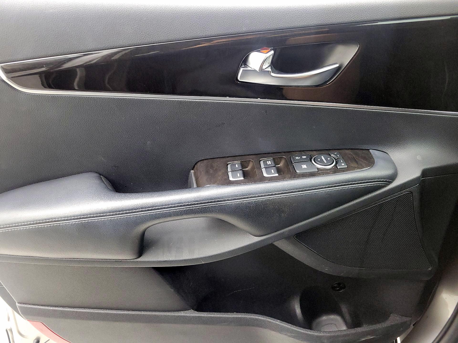 Thumbnail: 2017 Kia Sorento - 12