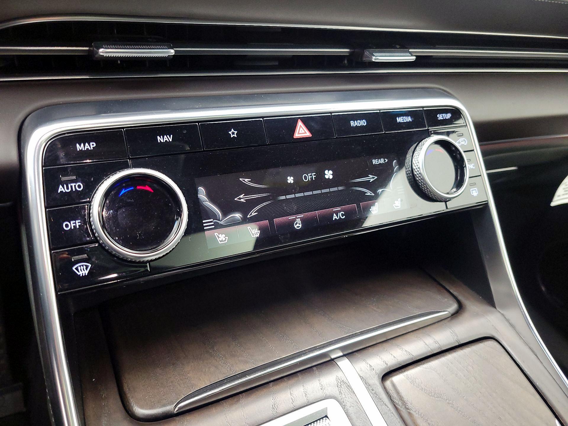 Thumbnail: 2023 Genesis GV80 - 17