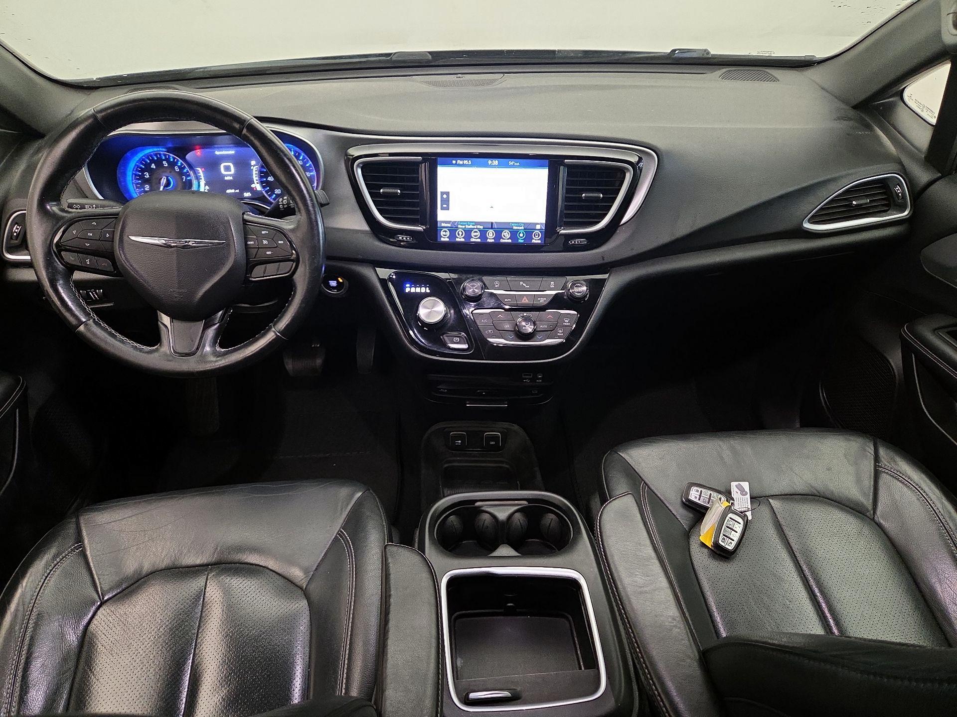 Thumbnail: 2018 Chrysler Pacifica - 9