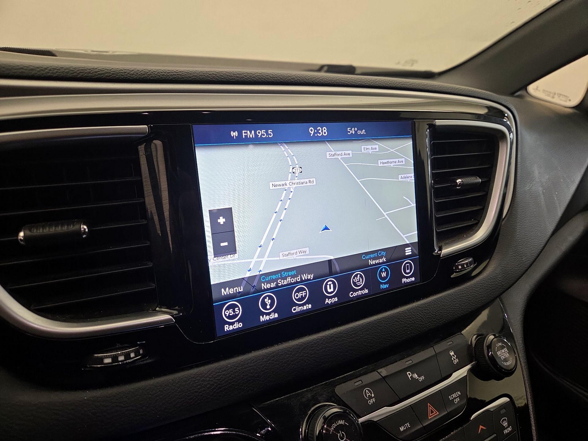 Thumbnail: 2018 Chrysler Pacifica - 14