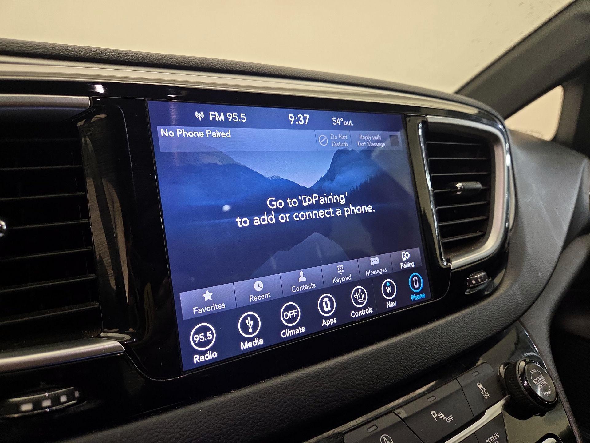 Thumbnail: 2018 Chrysler Pacifica - 16