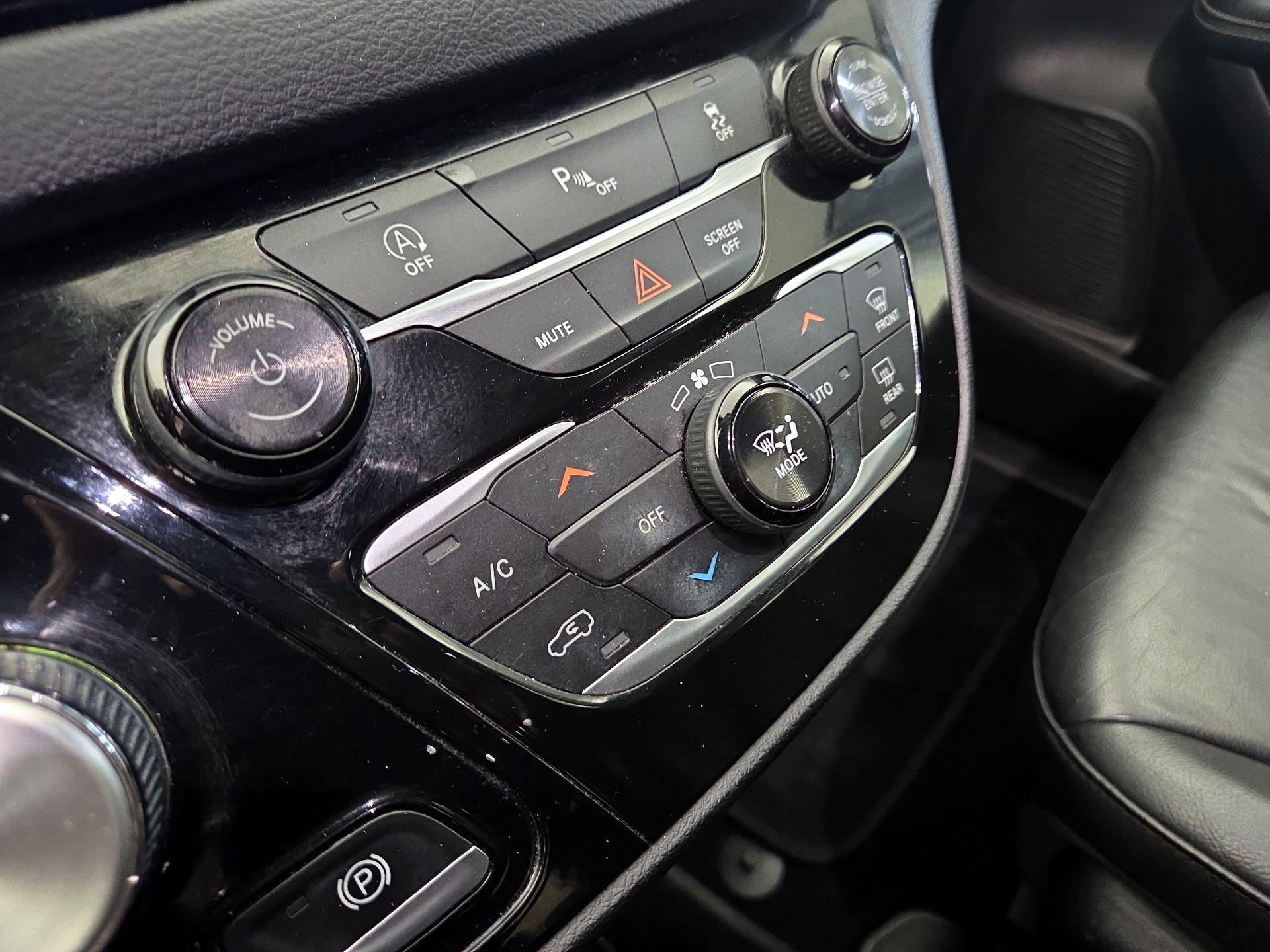 Thumbnail: 2018 Chrysler Pacifica - 17