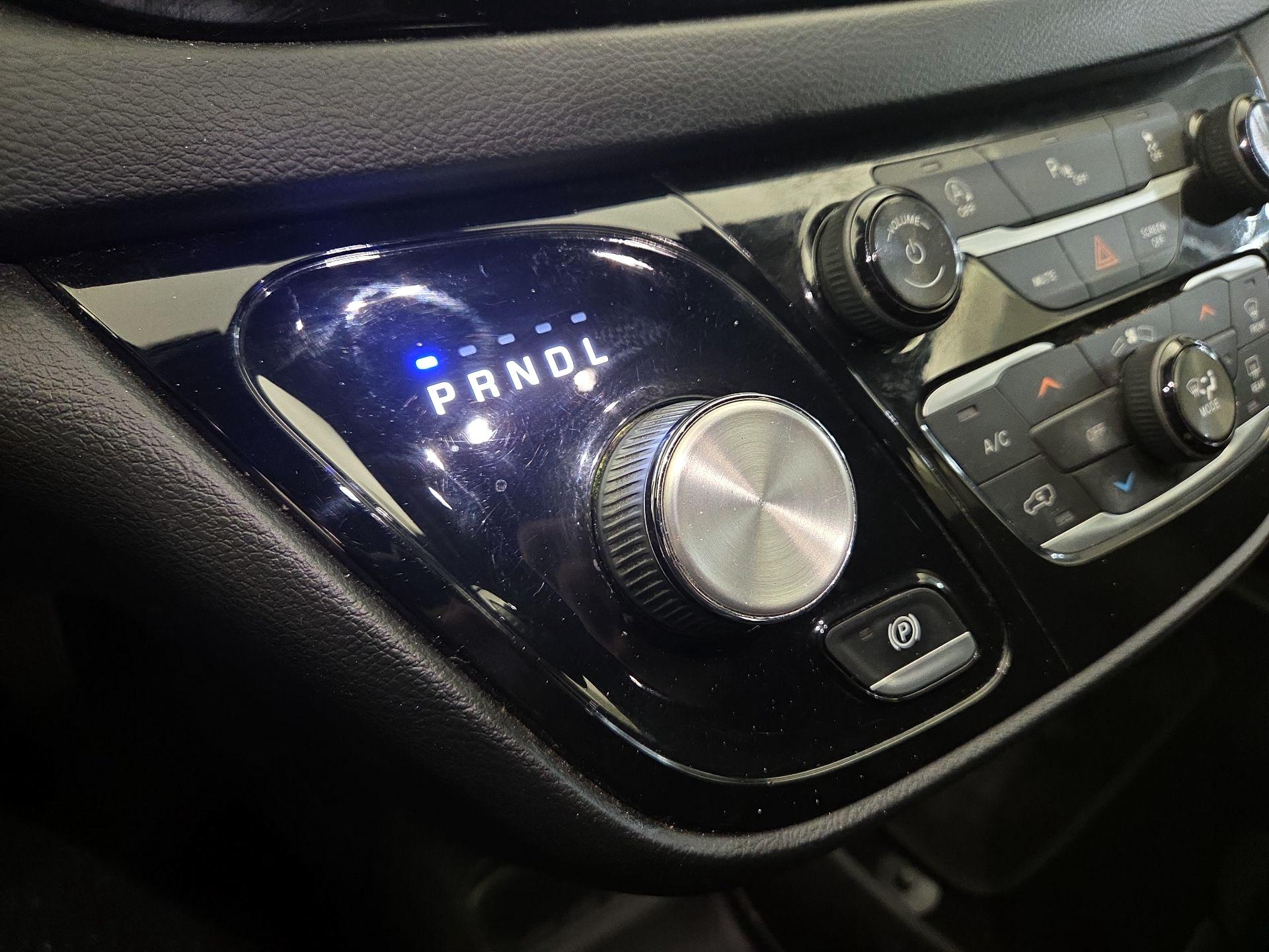 Thumbnail: 2018 Chrysler Pacifica - 18