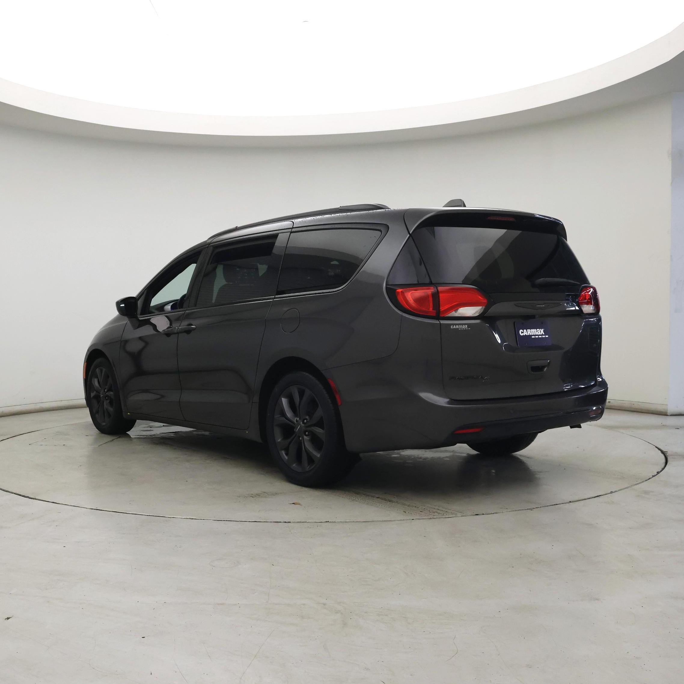 Thumbnail: 2018 Chrysler Pacifica - 2