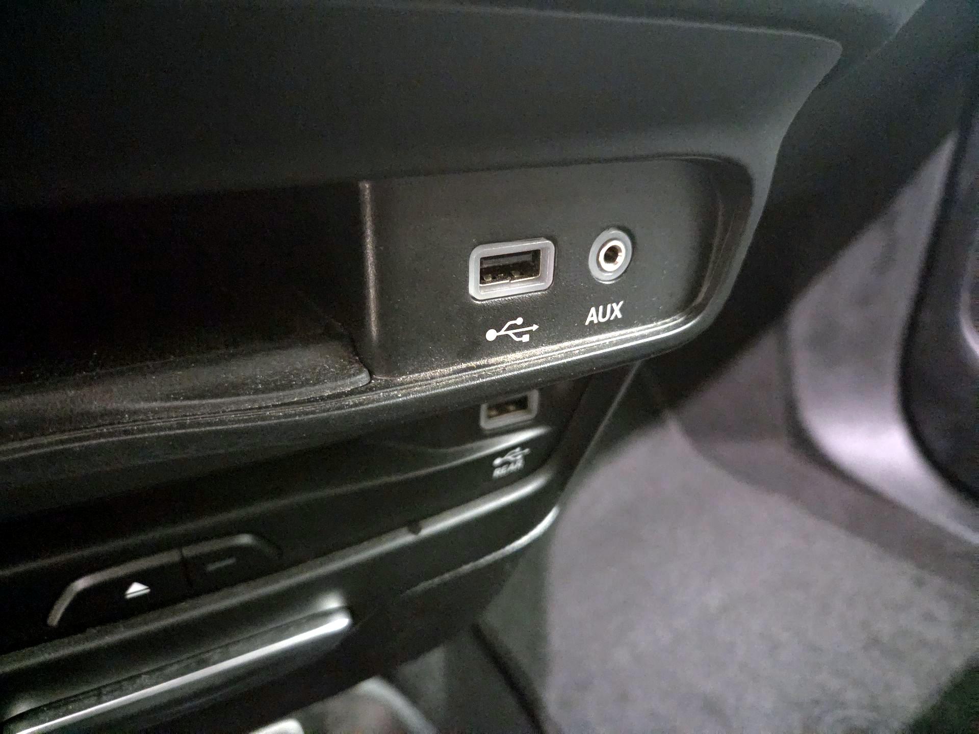 Thumbnail: 2018 Chrysler Pacifica - 19