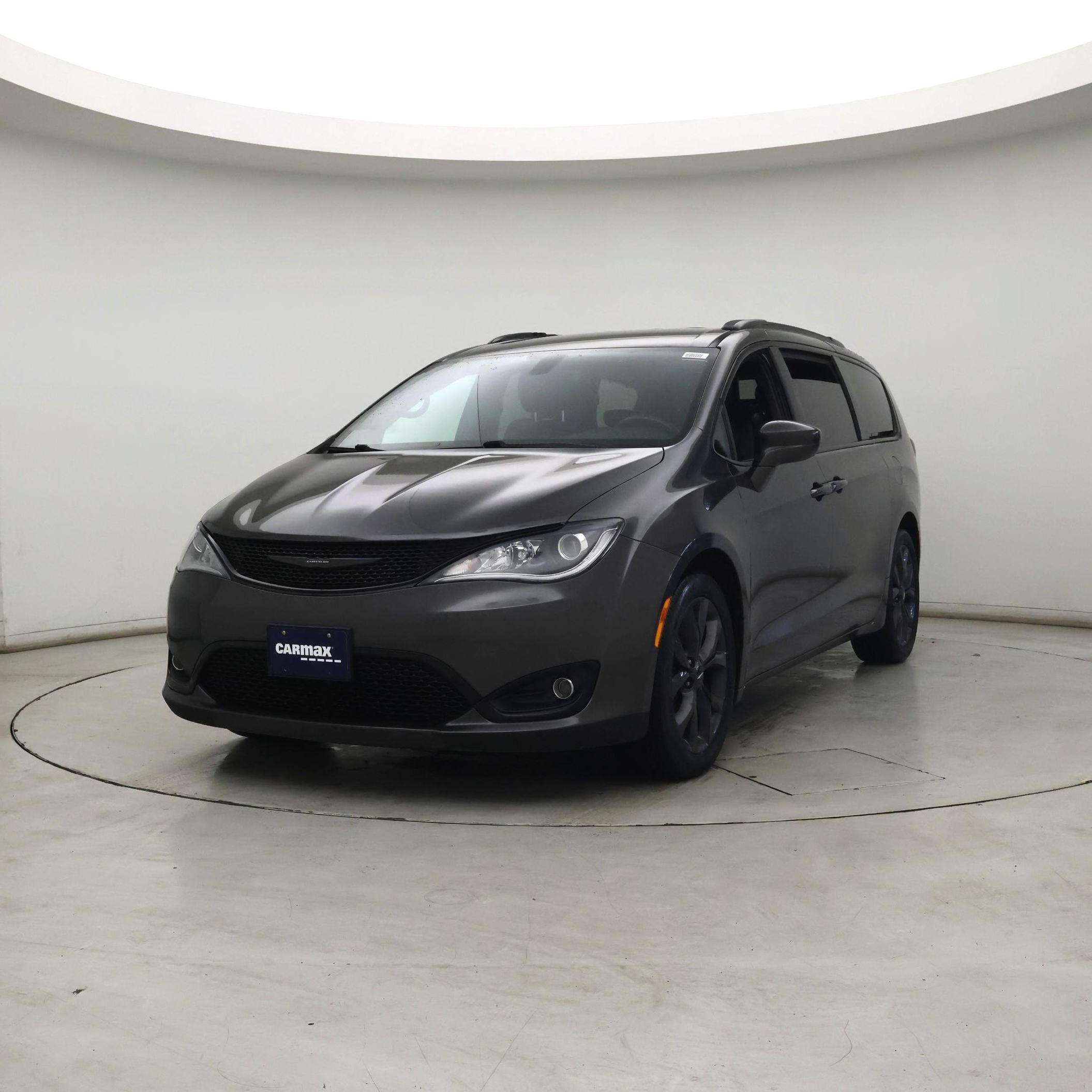 Thumbnail: 2018 Chrysler Pacifica - 4