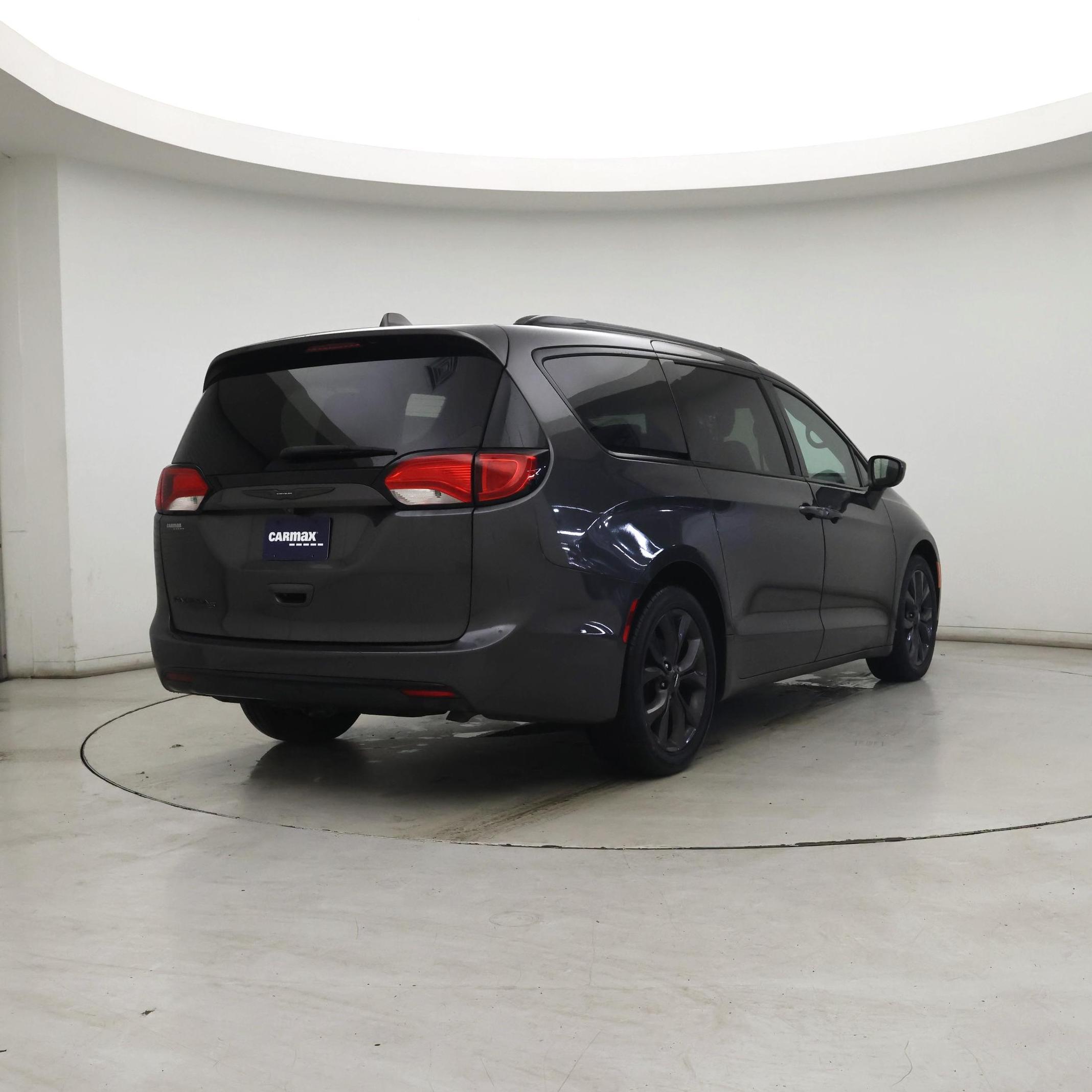 Thumbnail: 2018 Chrysler Pacifica - 8