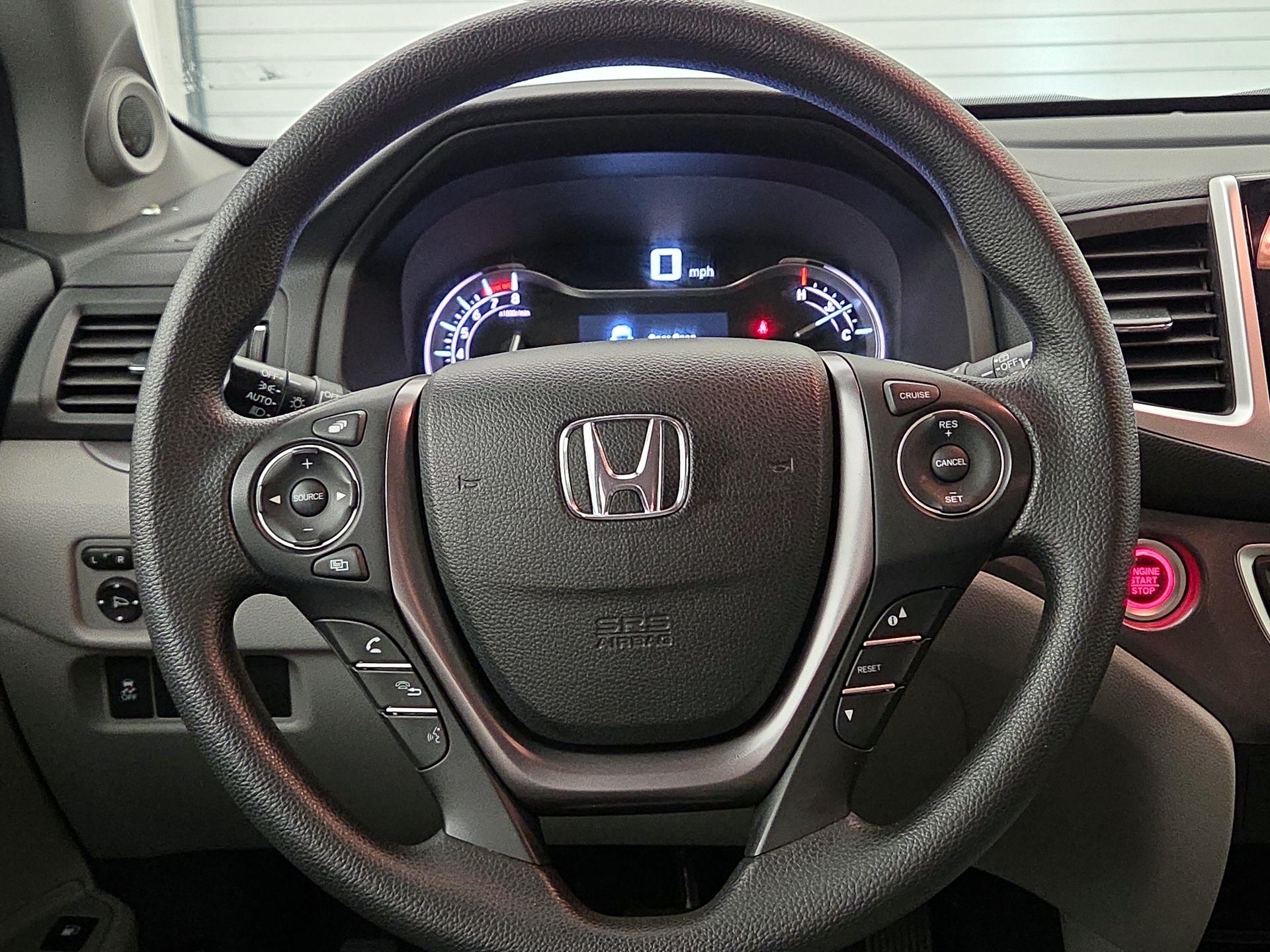 Thumbnail: 2017 Honda Pilot - 10