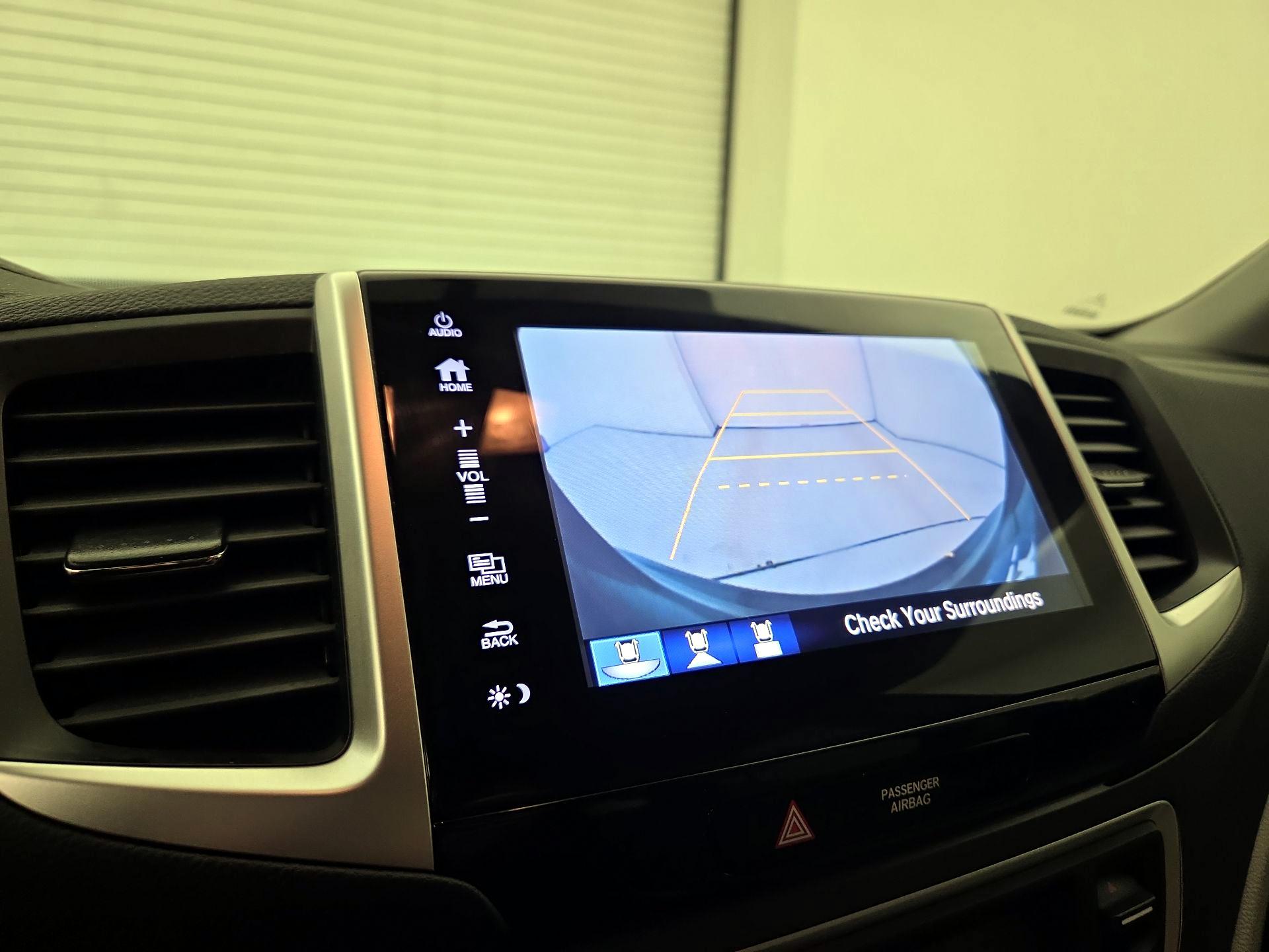 Thumbnail: 2017 Honda Pilot - 13