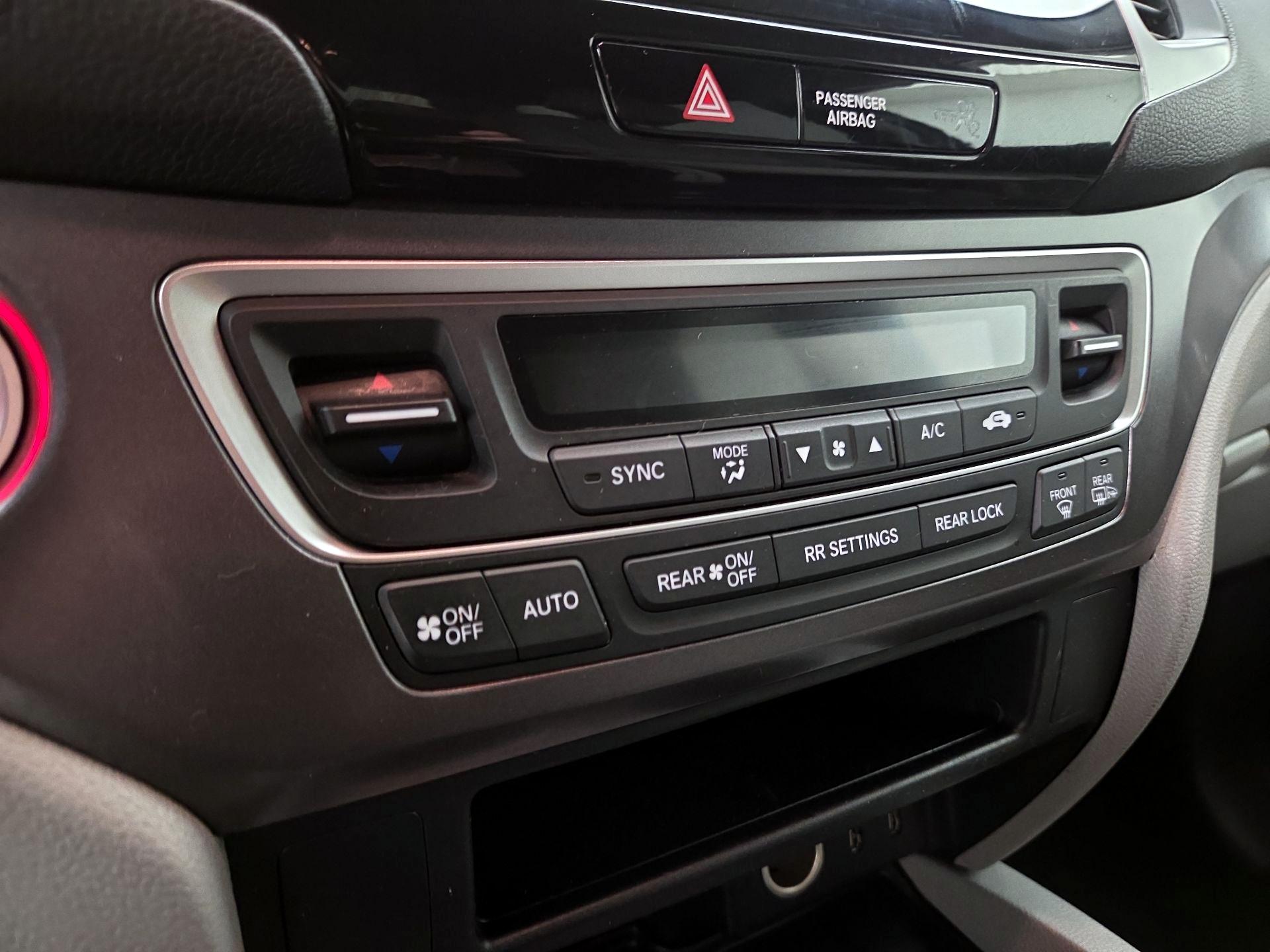 Thumbnail: 2017 Honda Pilot - 15