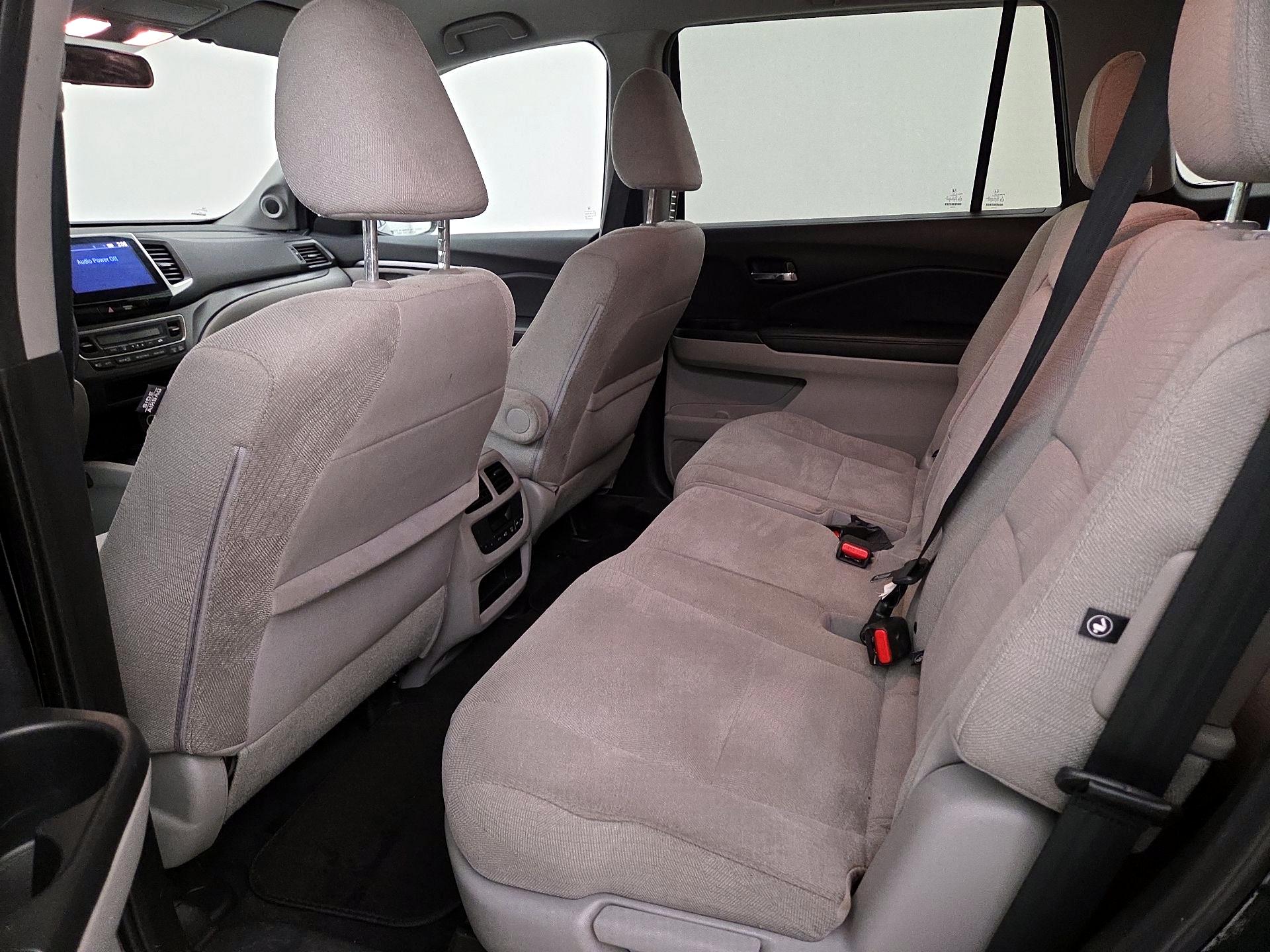 Thumbnail: 2017 Honda Pilot - 18