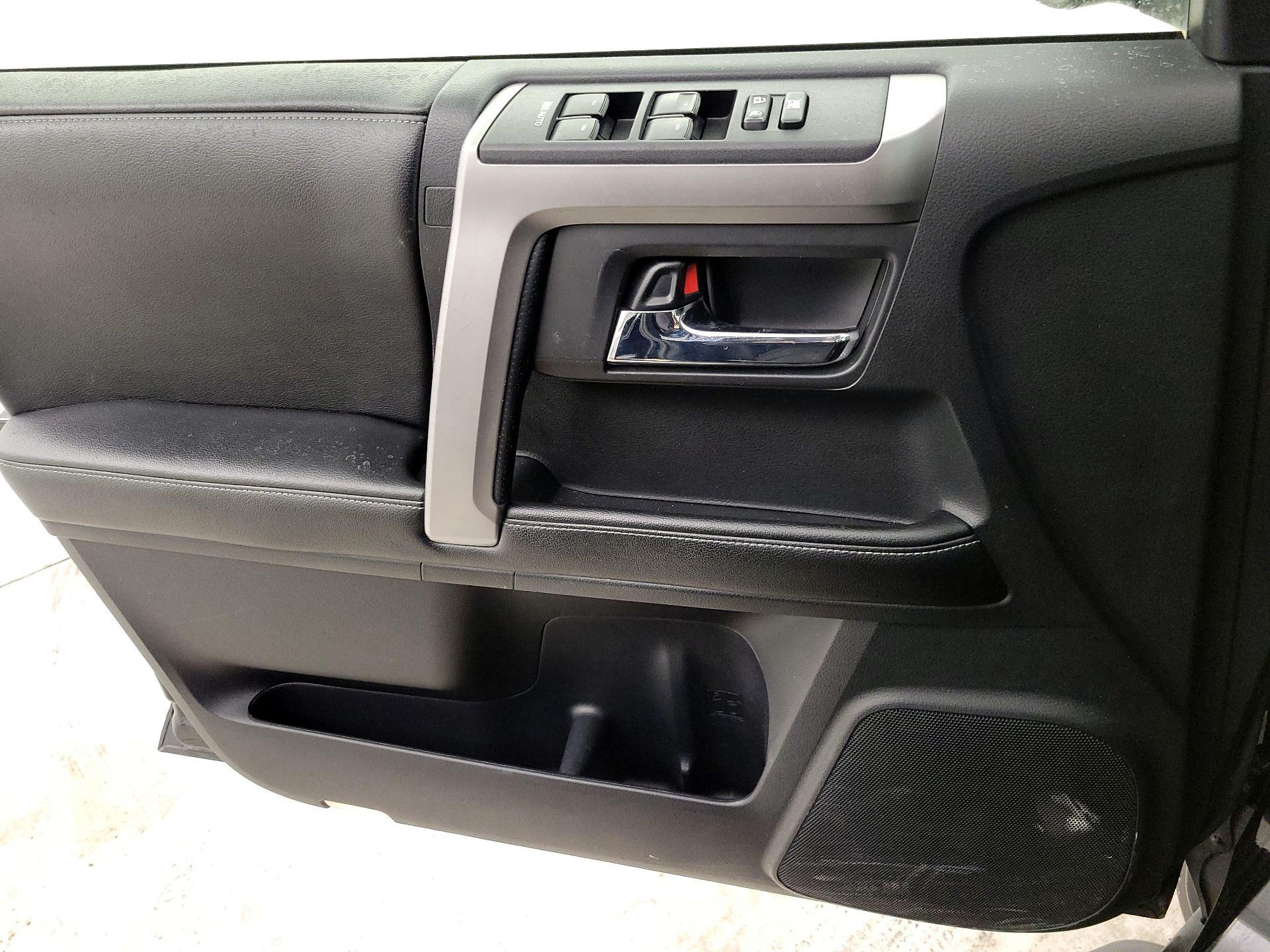 Thumbnail: 2015 Toyota 4Runner - 10