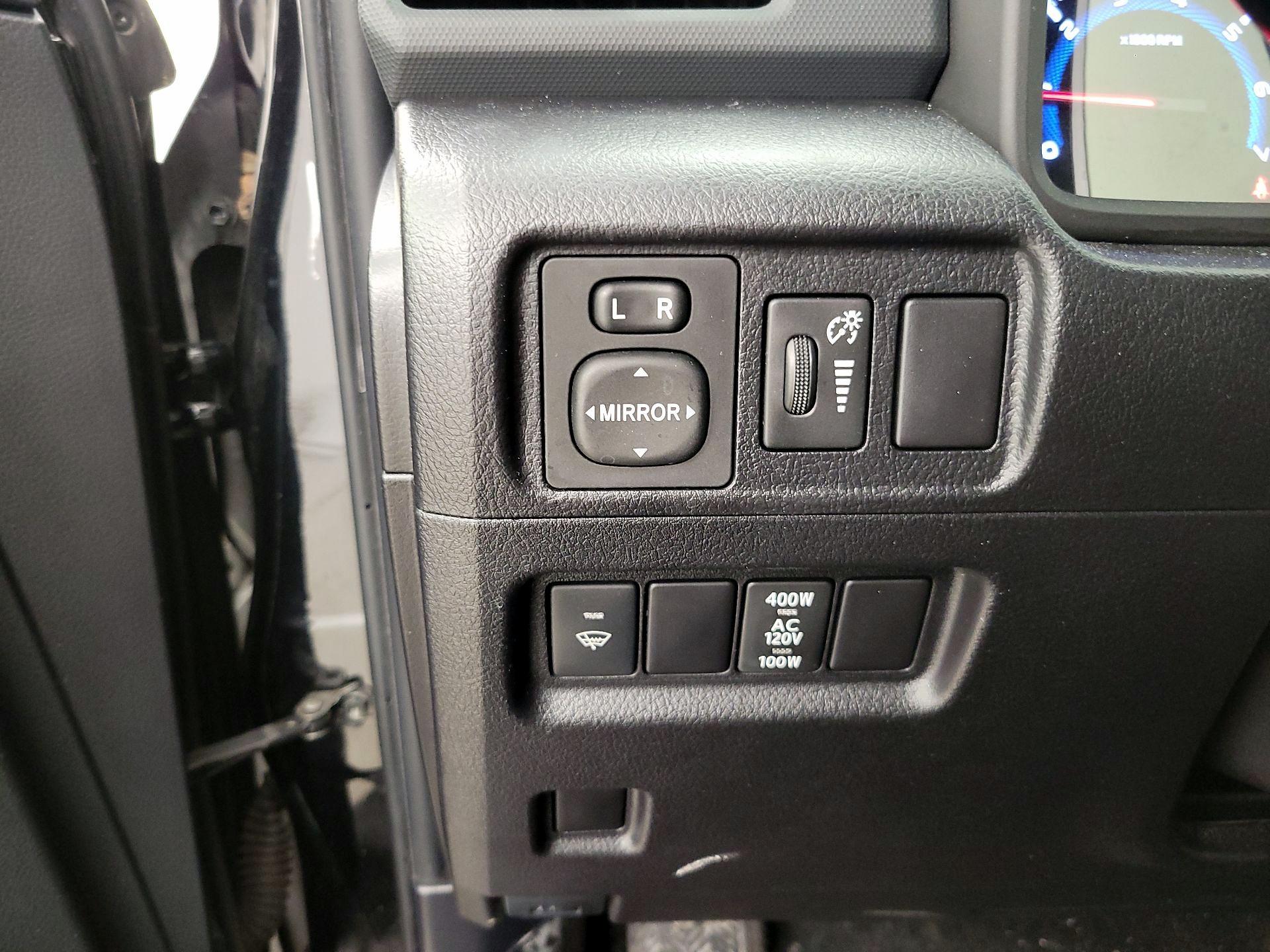 Thumbnail: 2015 Toyota 4Runner - 11