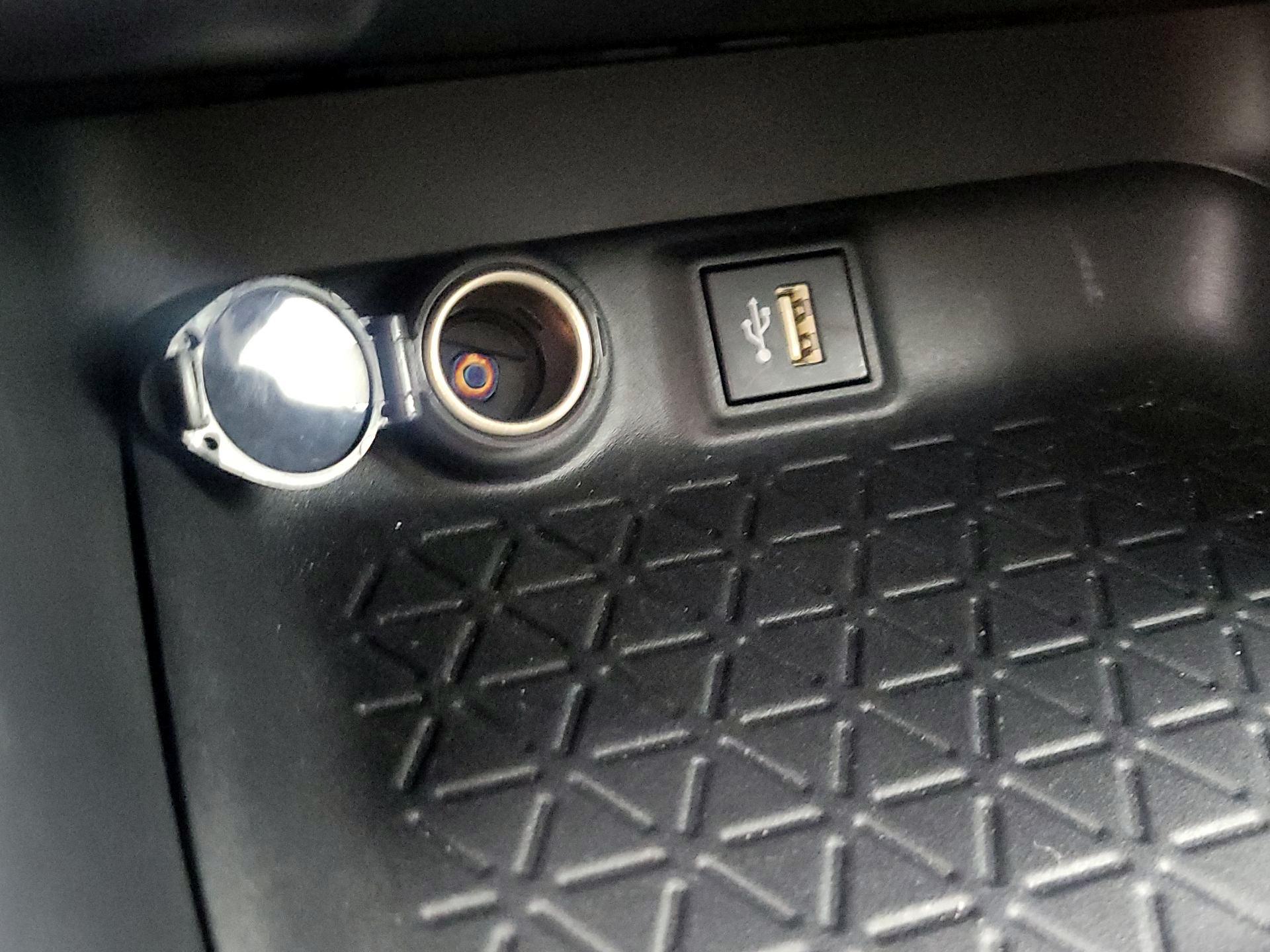 Thumbnail: 2023 Toyota RAV4 - 18