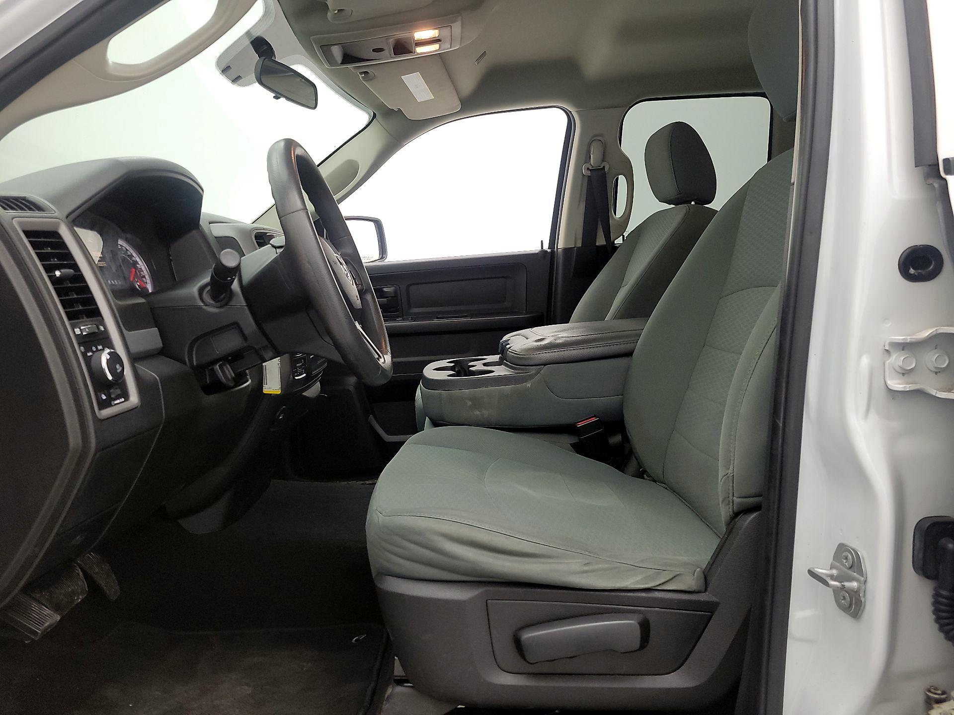 Thumbnail: 2019 RAM 1500 Classic - 11