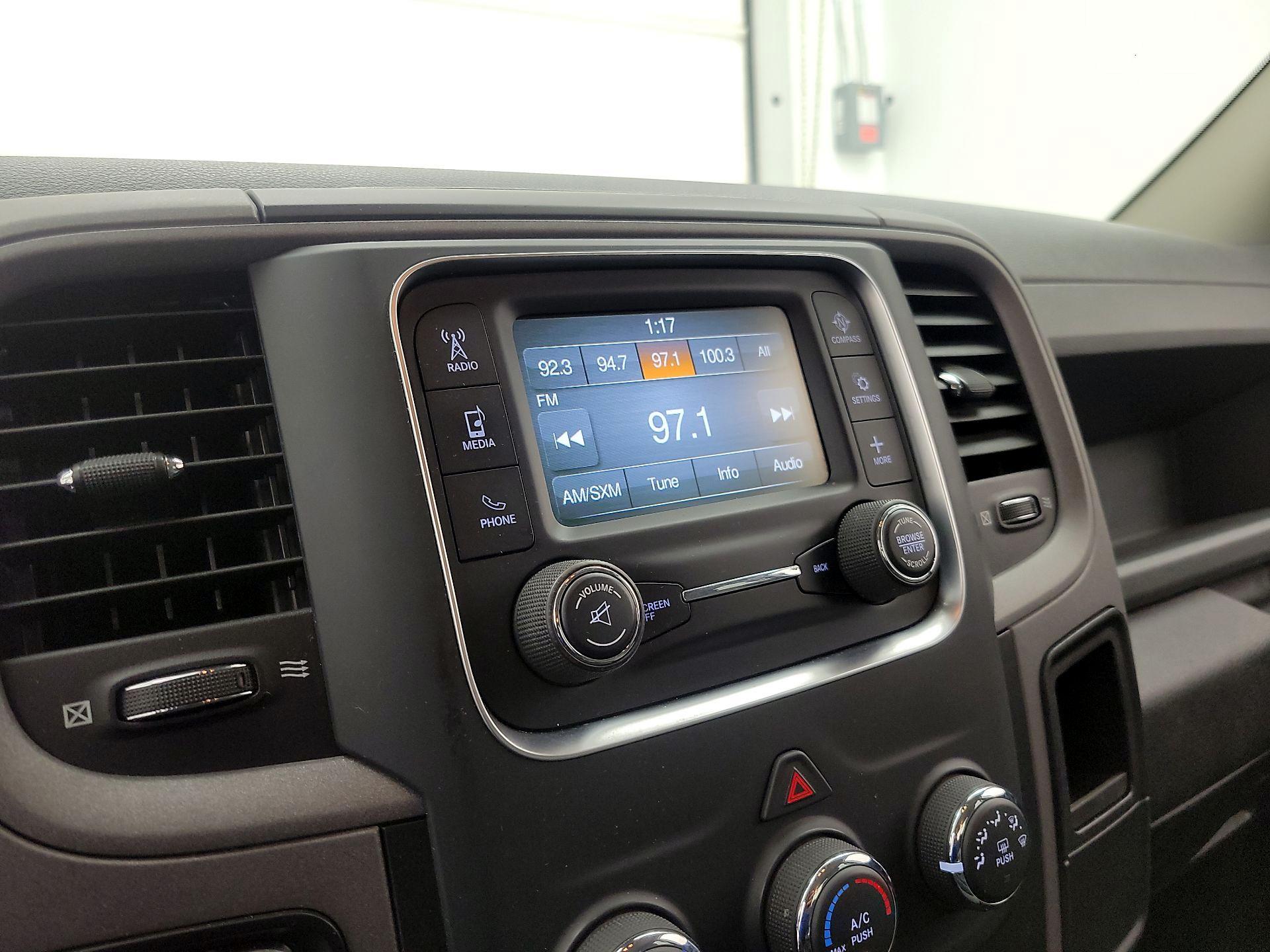 Thumbnail: 2019 RAM 1500 Classic - 15