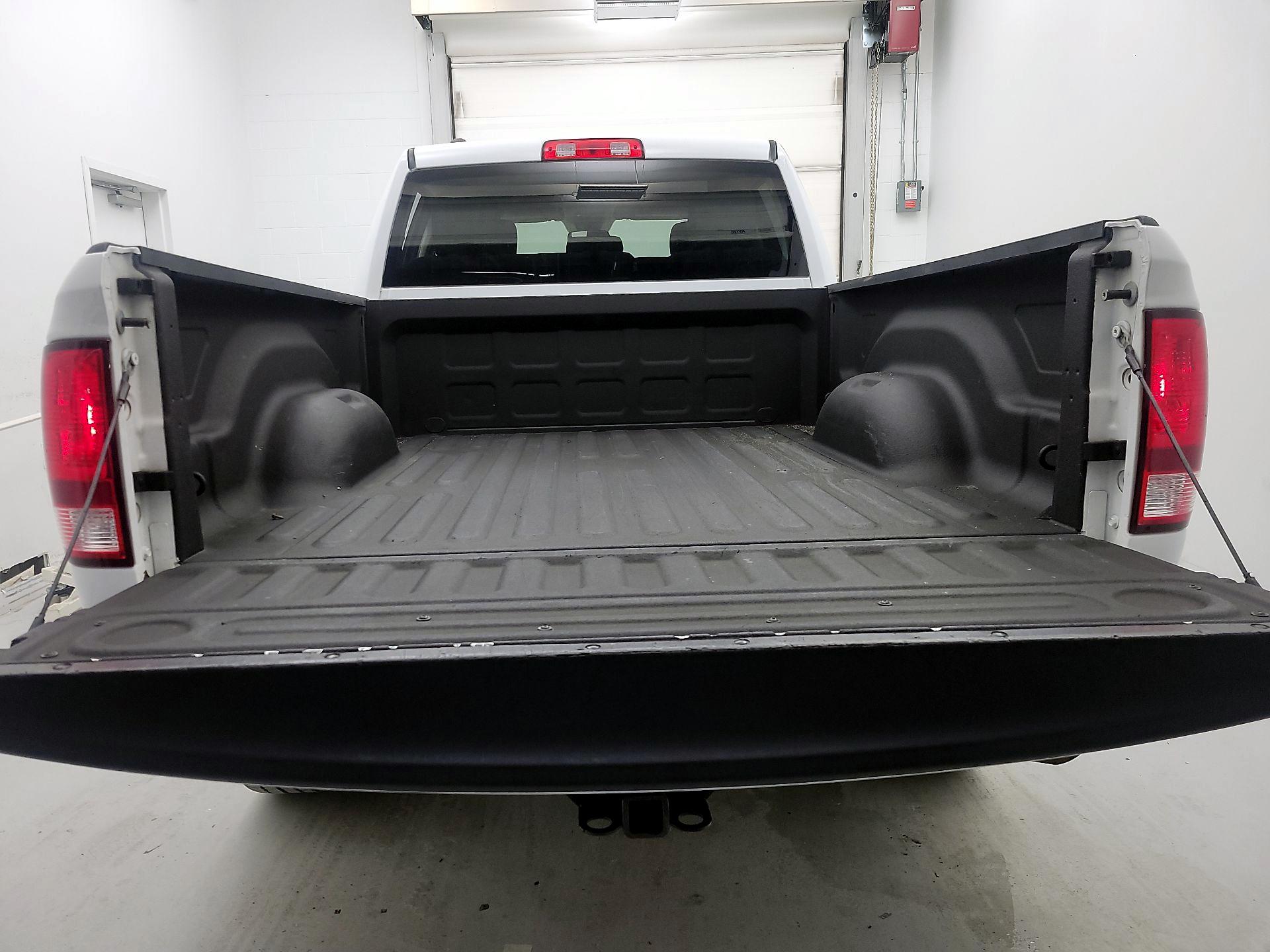 Thumbnail: 2019 RAM 1500 Classic - 19