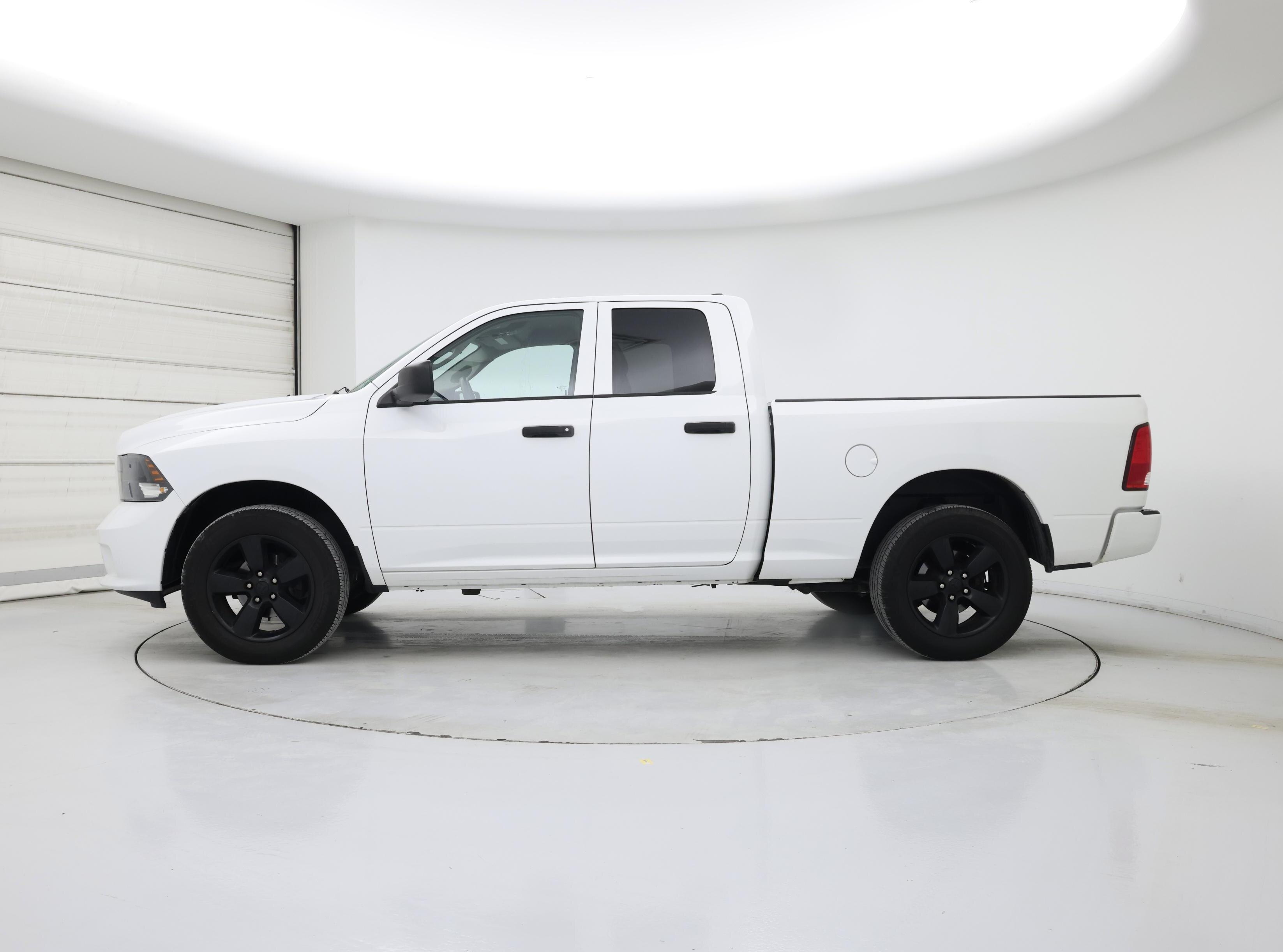 Thumbnail: 2019 RAM 1500 Classic - 3