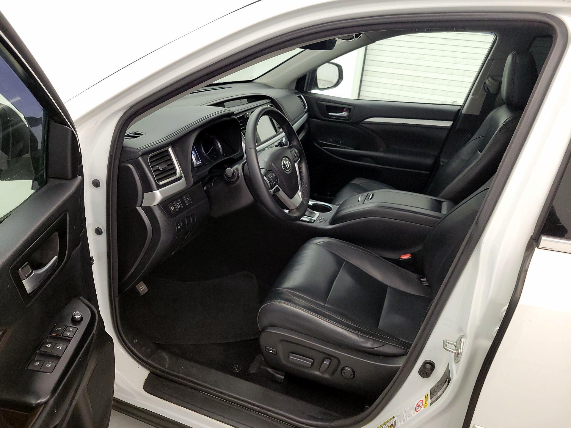Thumbnail: 2018 Toyota Highlander - 11
