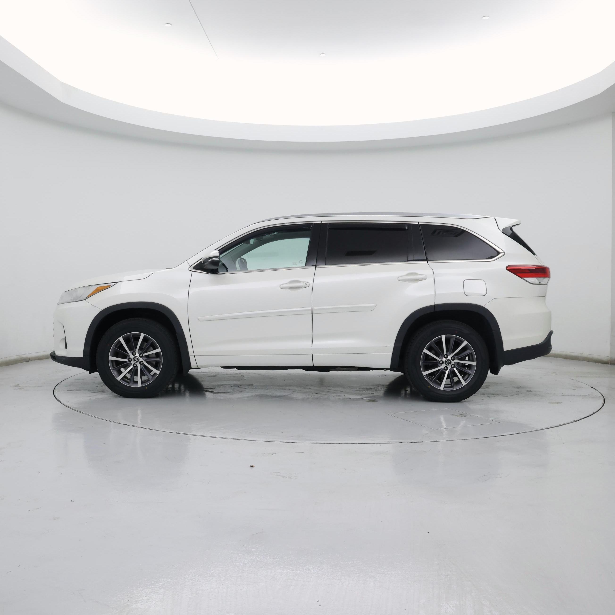 Thumbnail: 2018 Toyota Highlander - 3