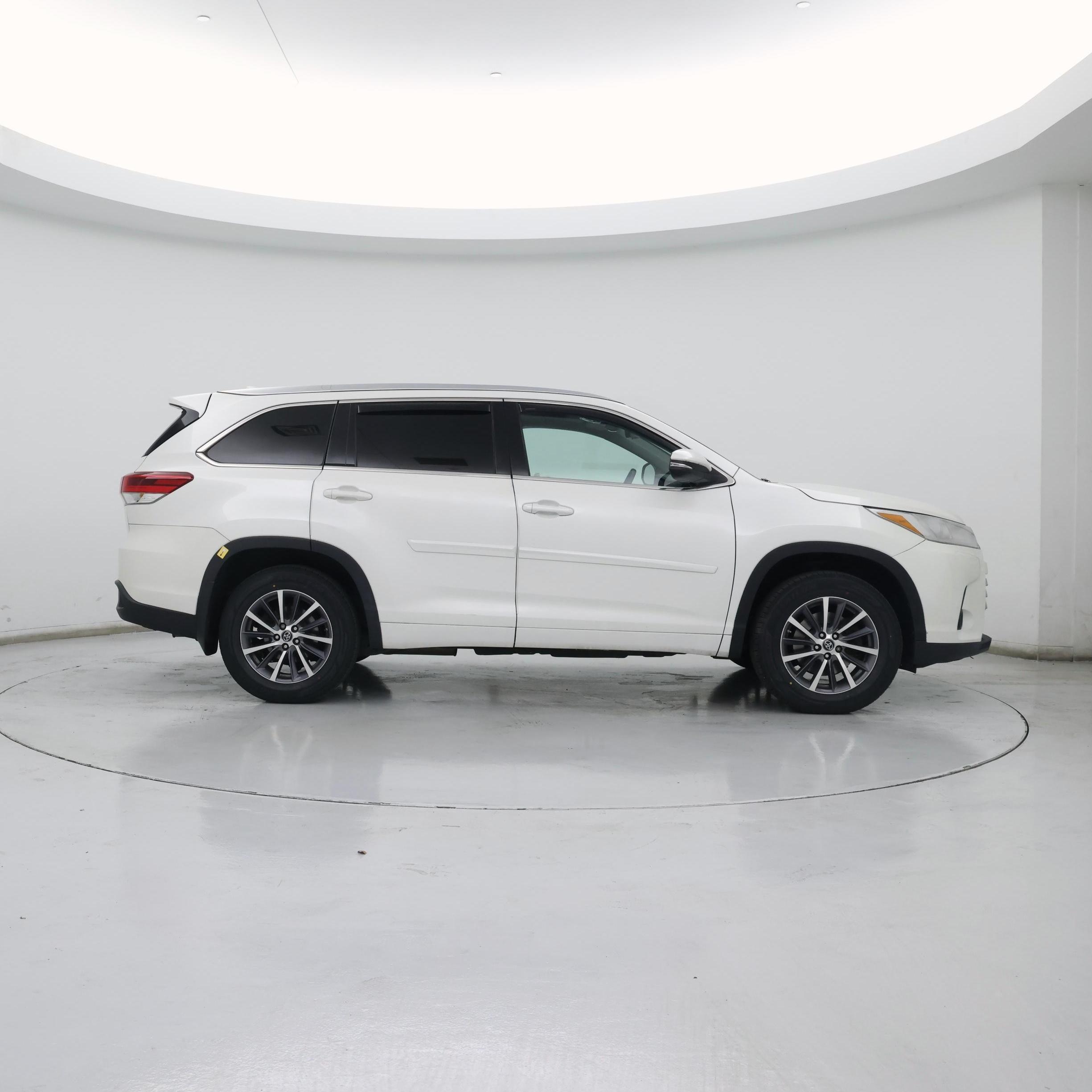 Thumbnail: 2018 Toyota Highlander - 7