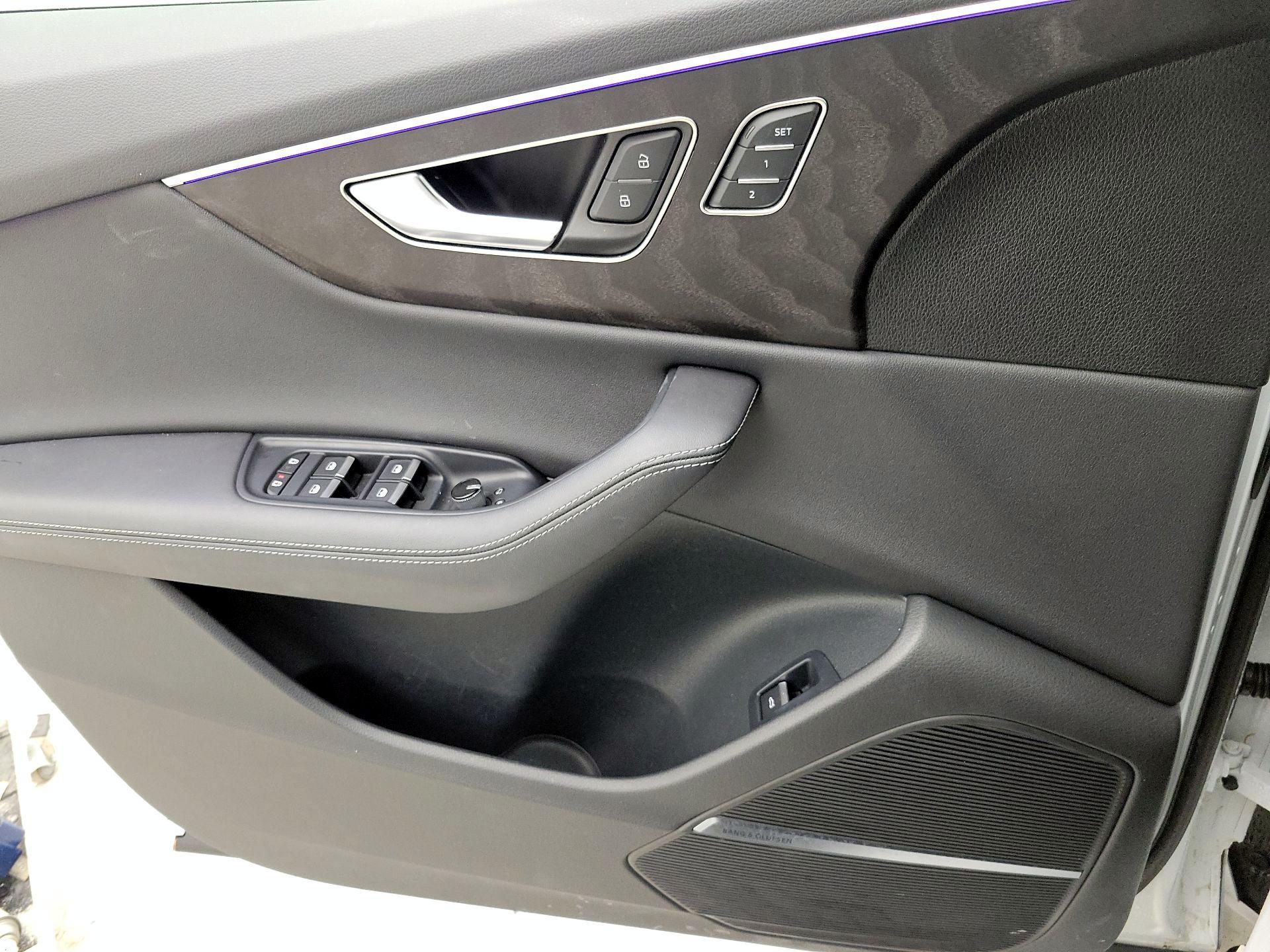 Thumbnail: 2023 Audi Q8 - 12