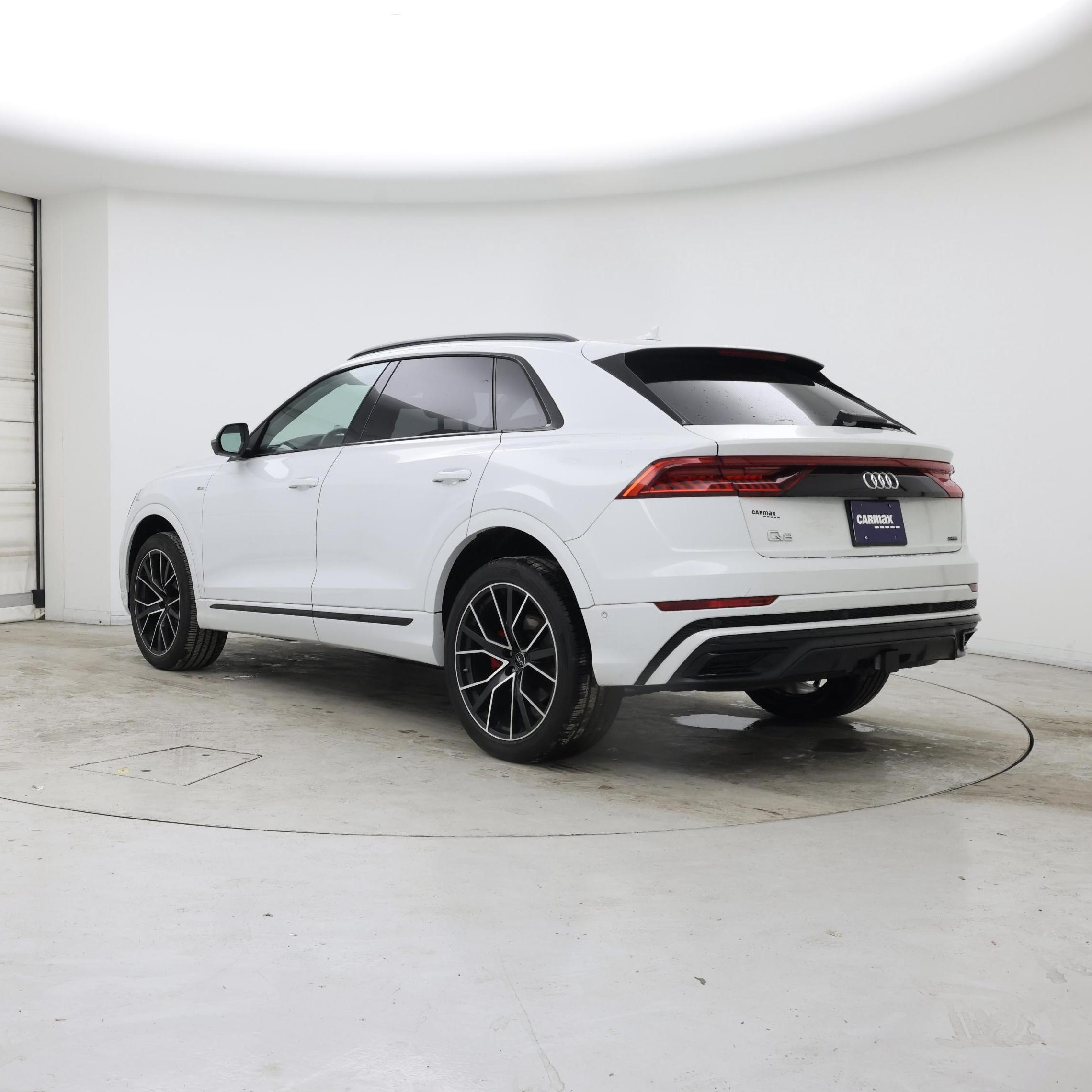 Thumbnail: 2023 Audi Q8 - 2