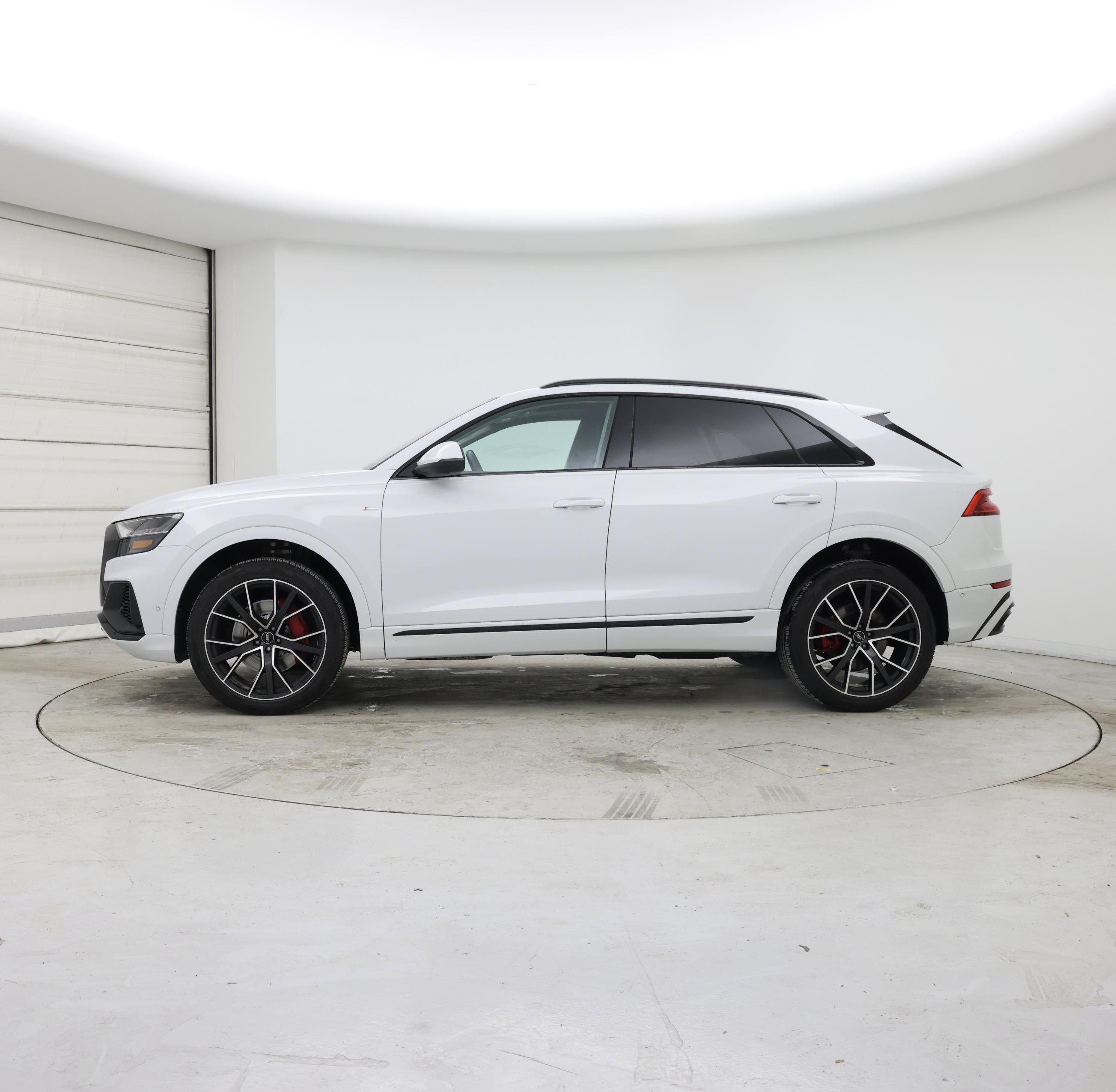 Thumbnail: 2023 Audi Q8 - 3