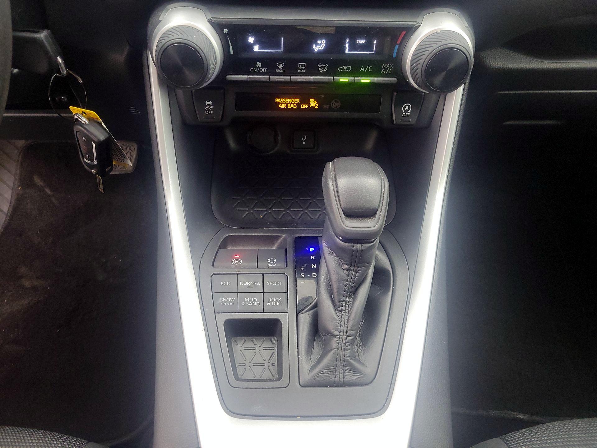 Thumbnail: 2020 Toyota RAV4 - 17