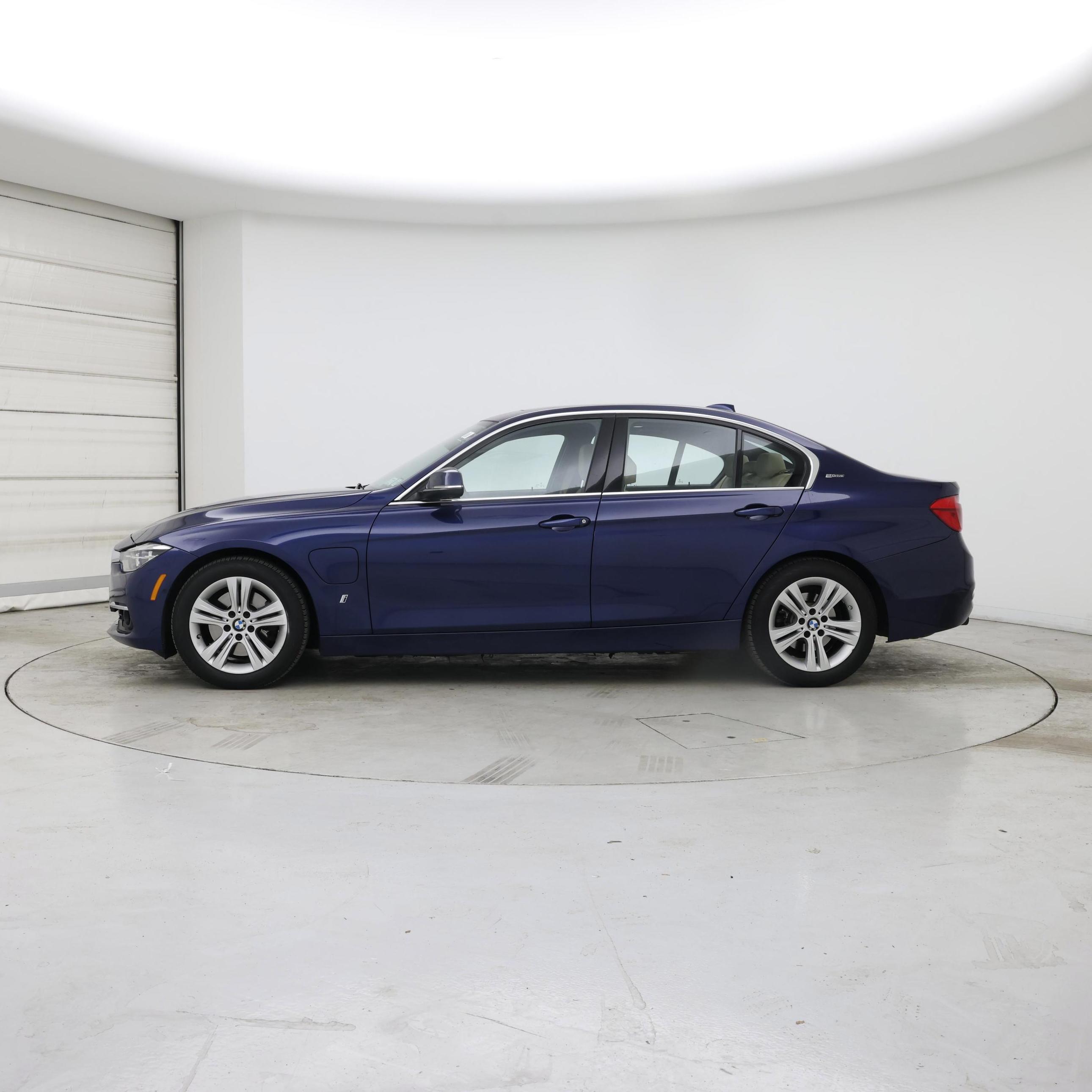 Thumbnail: 2018 BMW 3 Series - 3