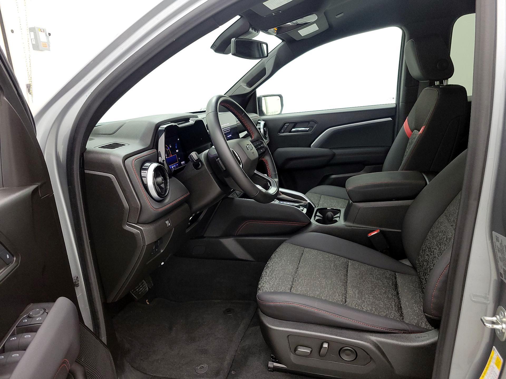 Thumbnail: 2024 Chevrolet Colorado - 11