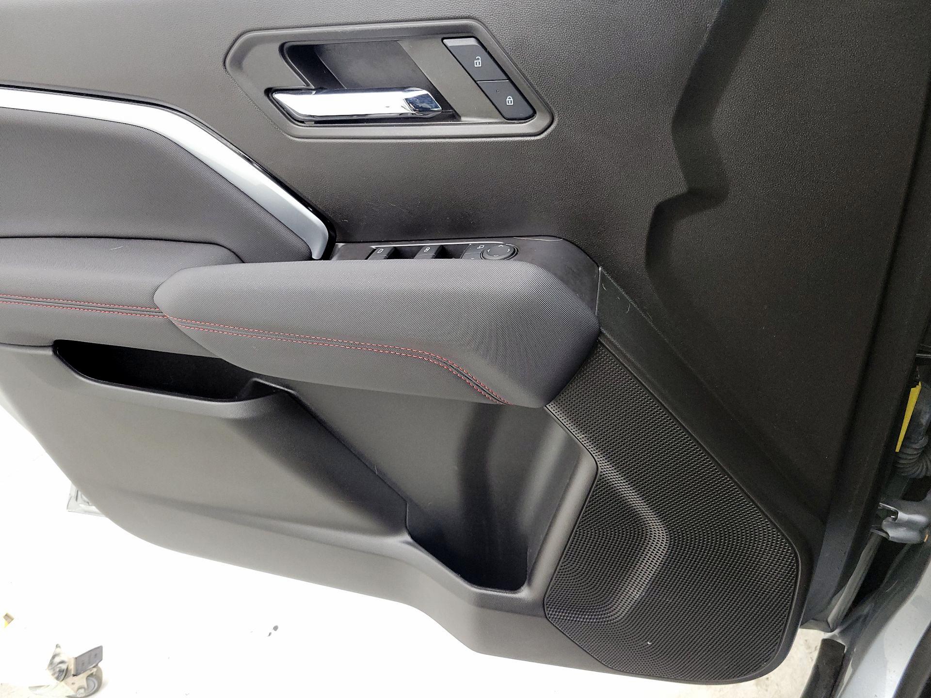 Thumbnail: 2024 Chevrolet Colorado - 12