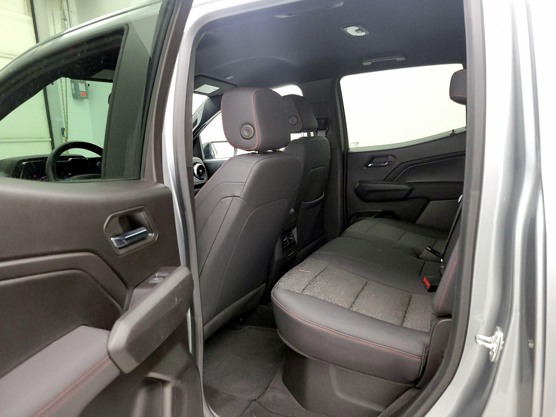 Thumbnail: 2024 Chevrolet Colorado - 19