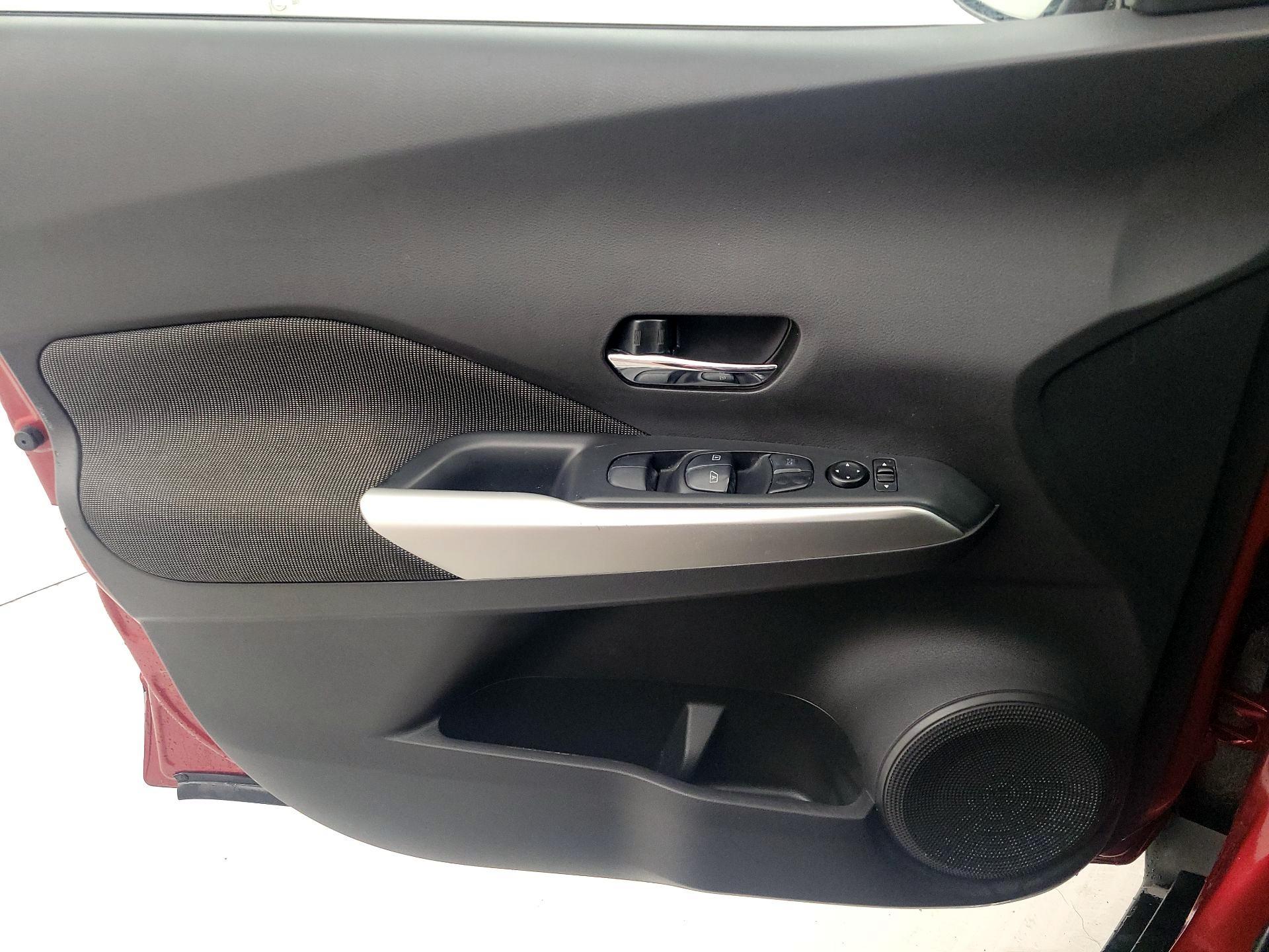 Thumbnail: 2020 Nissan Kicks - 12