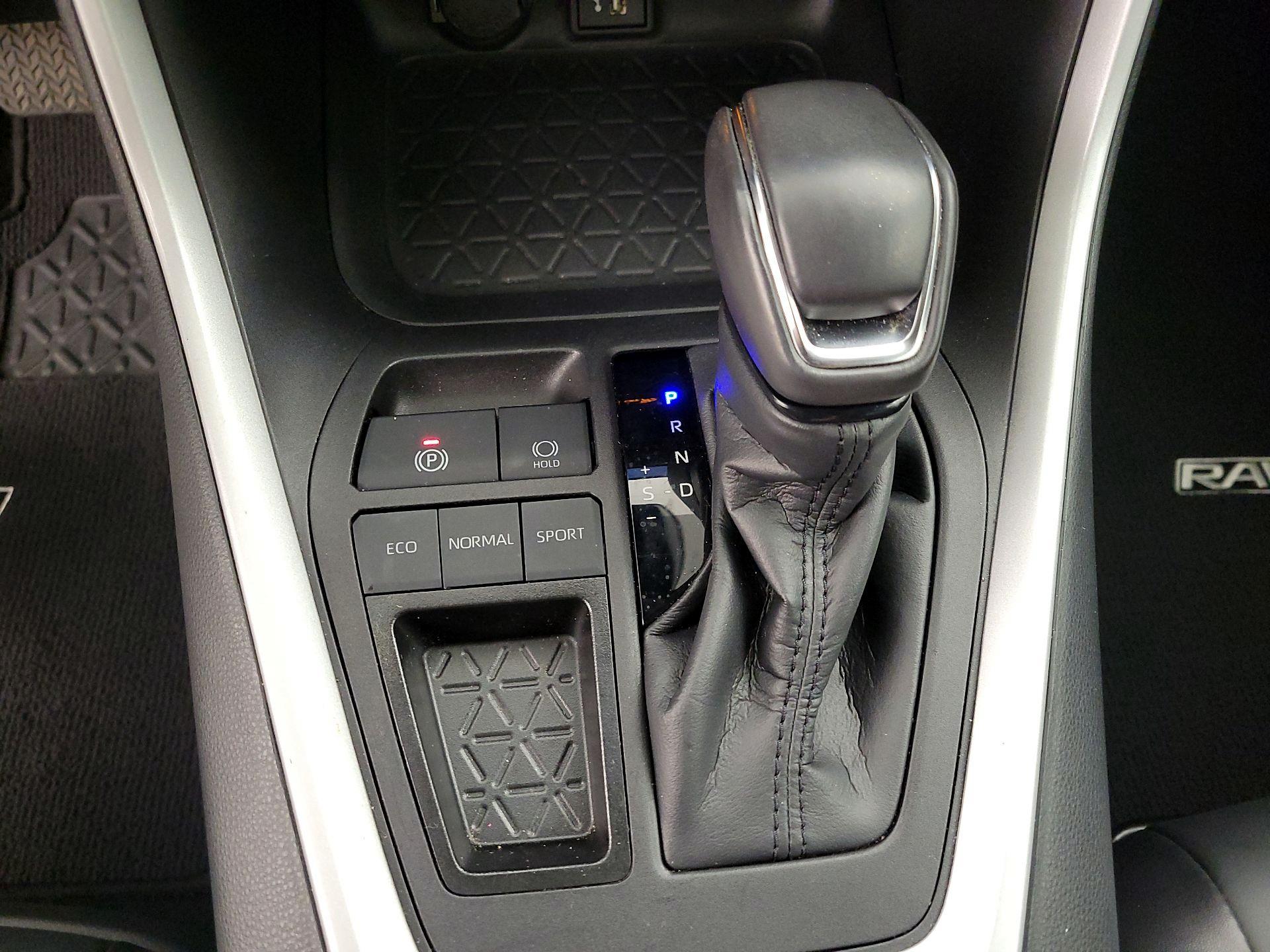 Thumbnail: 2024 Toyota RAV4 - 17