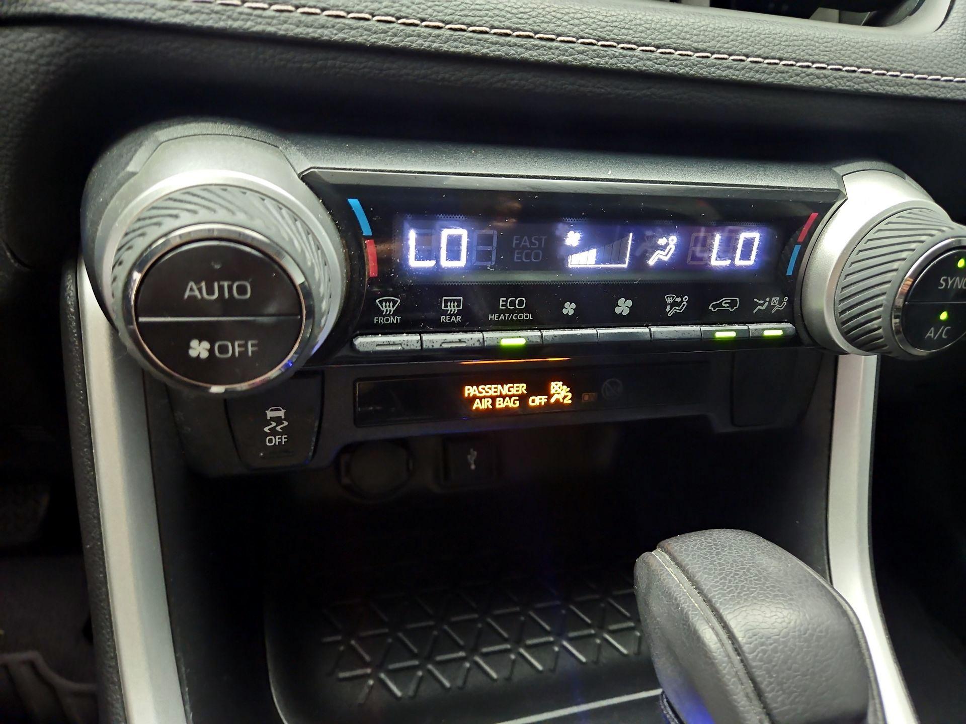 Thumbnail: 2021 Toyota RAV4 - 14