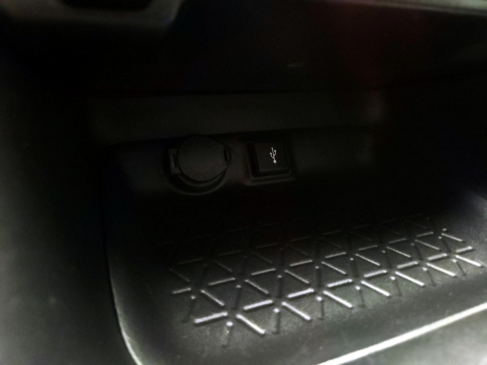 Thumbnail: 2021 Toyota RAV4 - 16