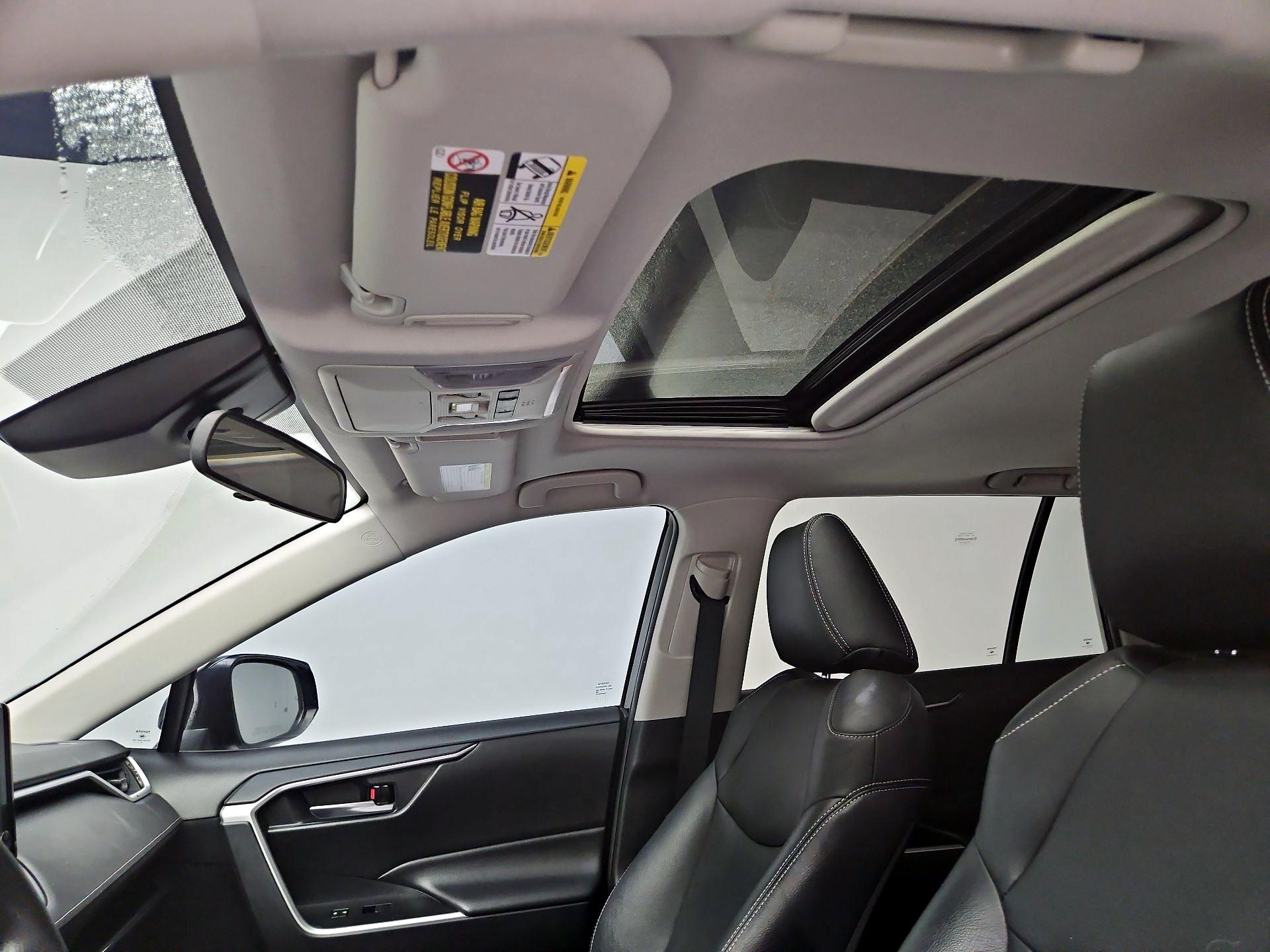 Thumbnail: 2021 Toyota RAV4 - 17