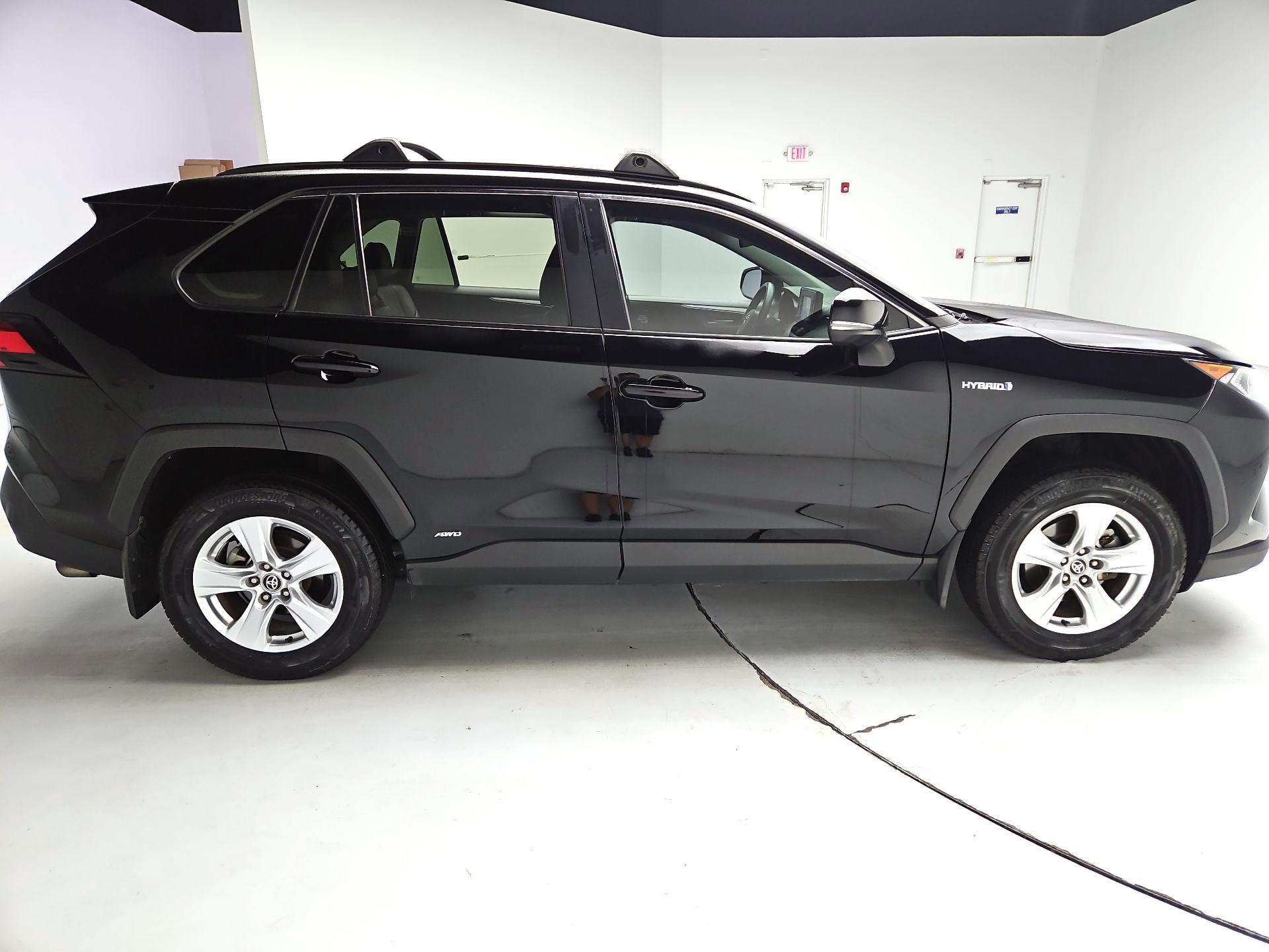 Thumbnail: 2021 Toyota RAV4 - 4