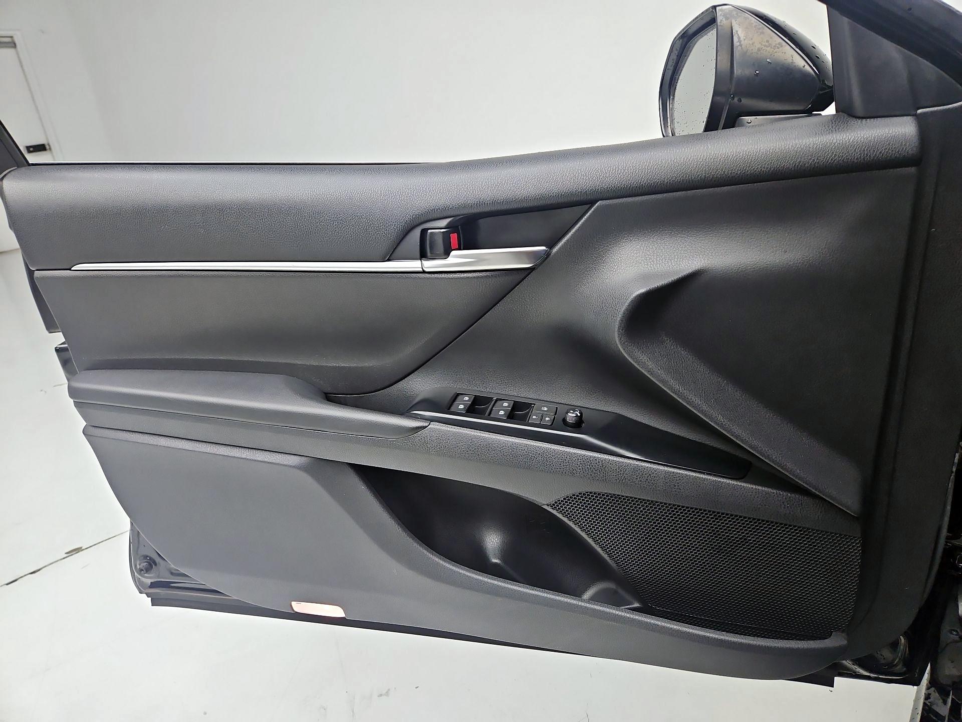 Thumbnail: 2019 Toyota Camry - 12