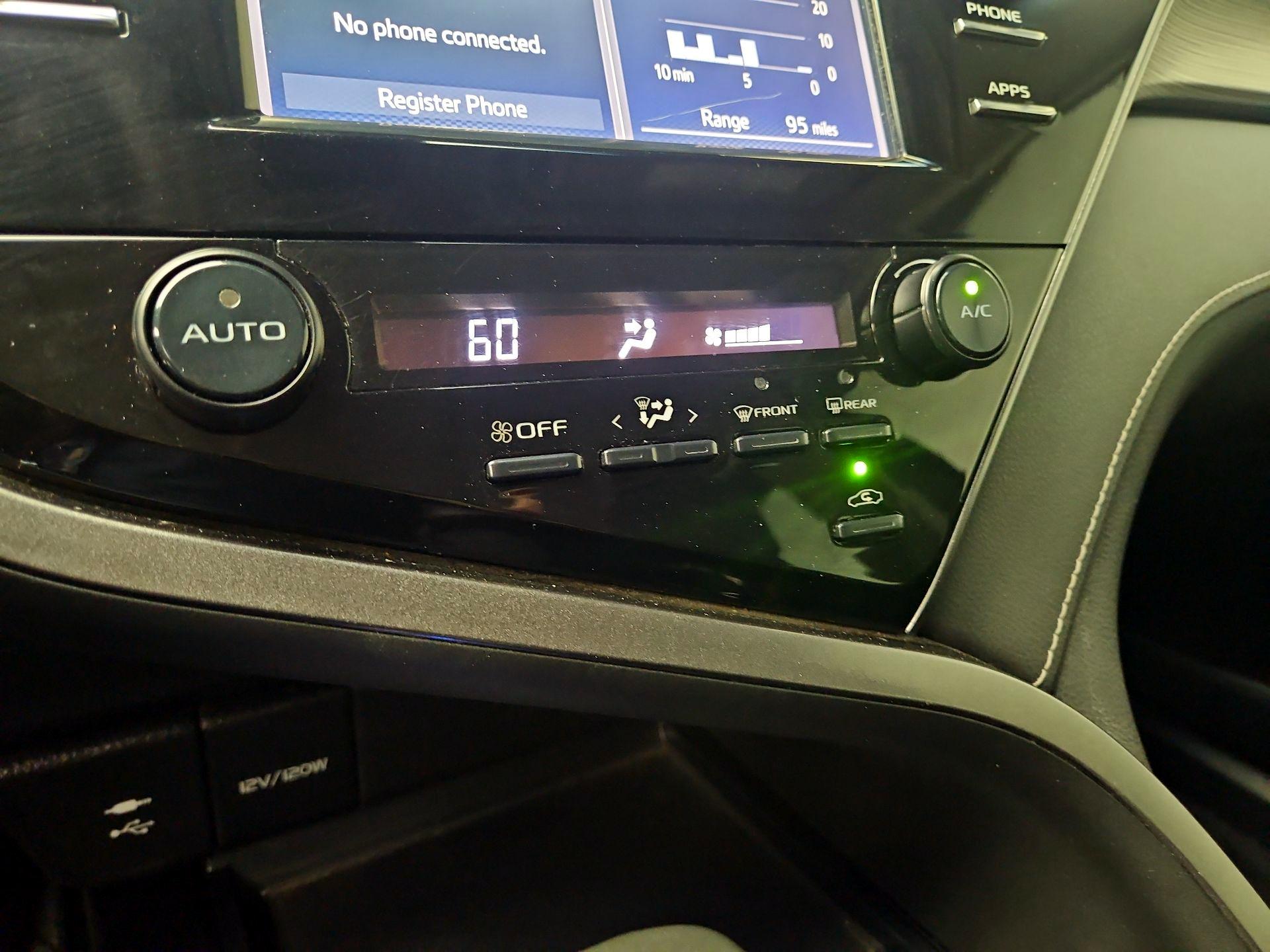 Thumbnail: 2019 Toyota Camry - 16