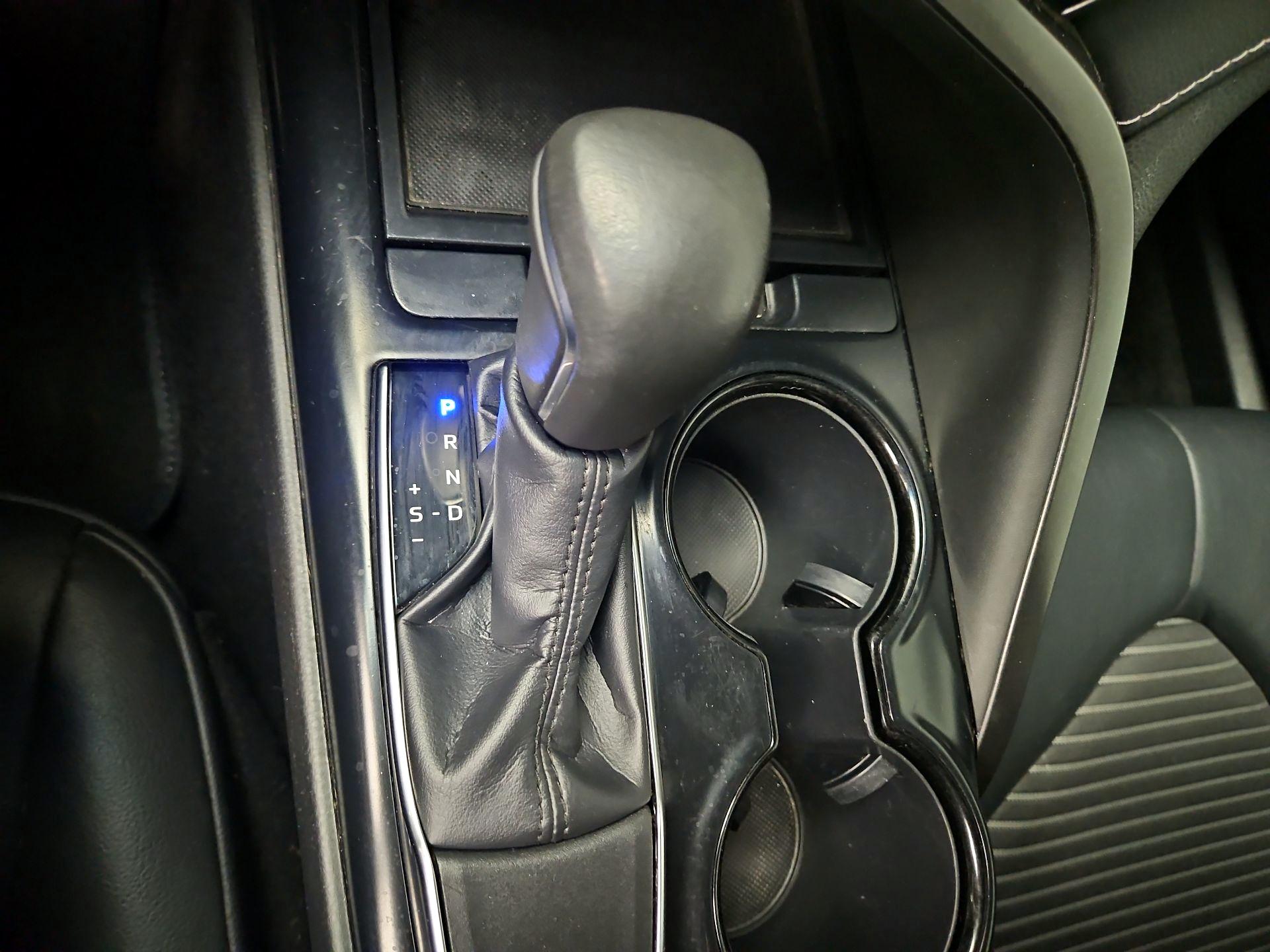 Thumbnail: 2019 Toyota Camry - 17