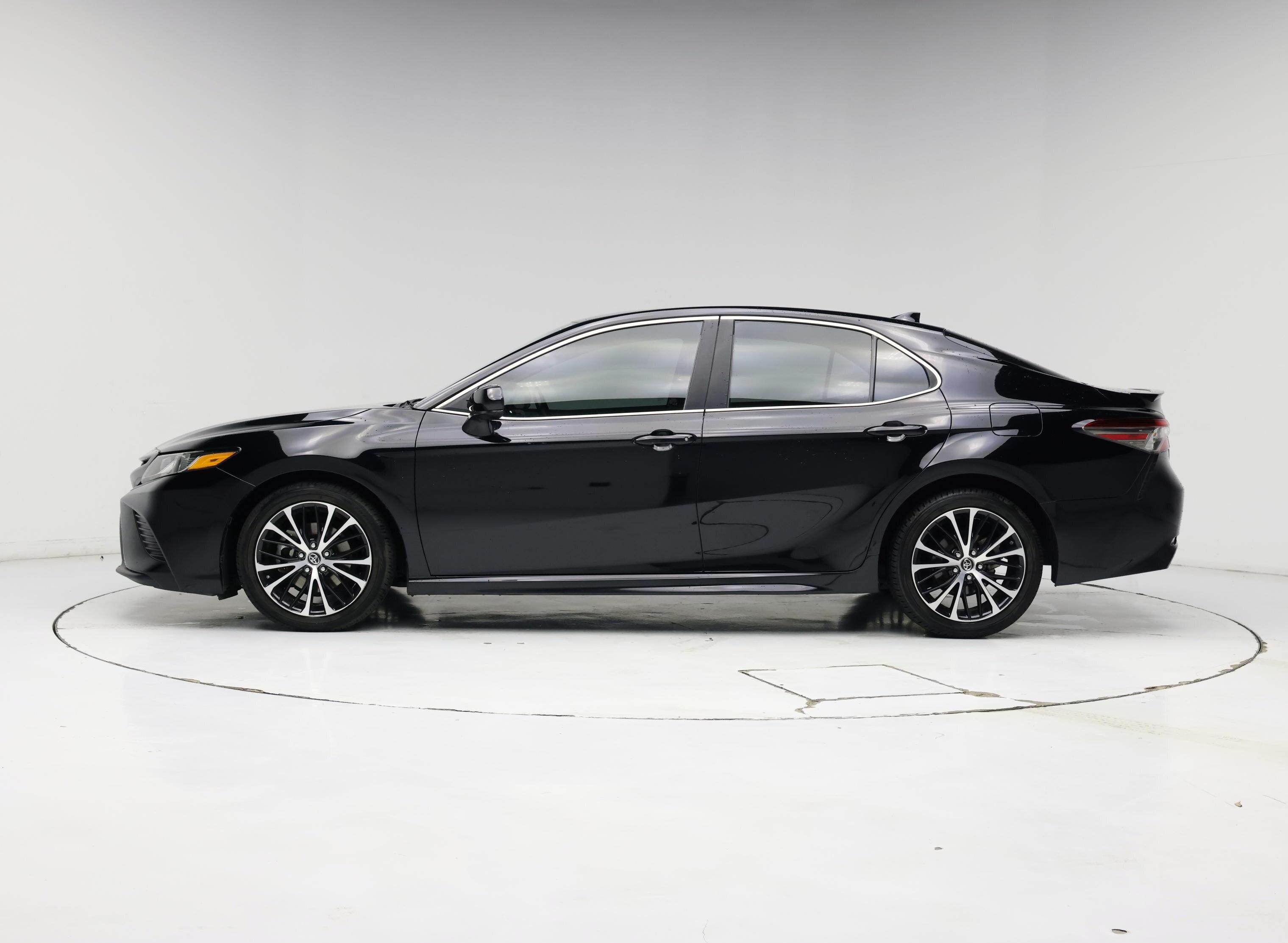 Thumbnail: 2019 Toyota Camry - 3