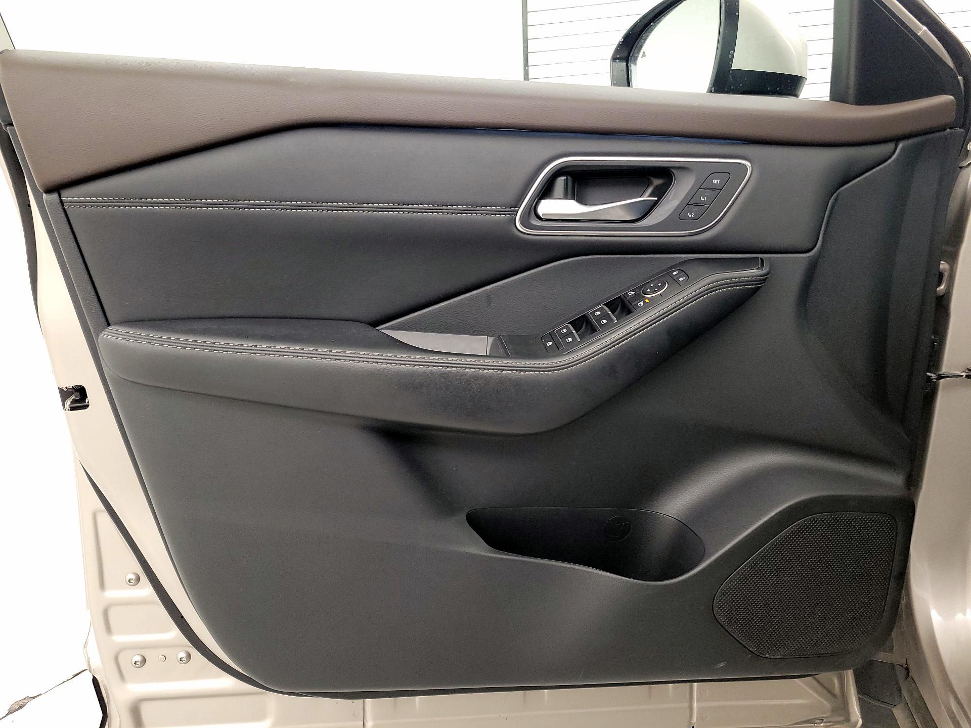 Thumbnail: 2021 Nissan Rogue - 12