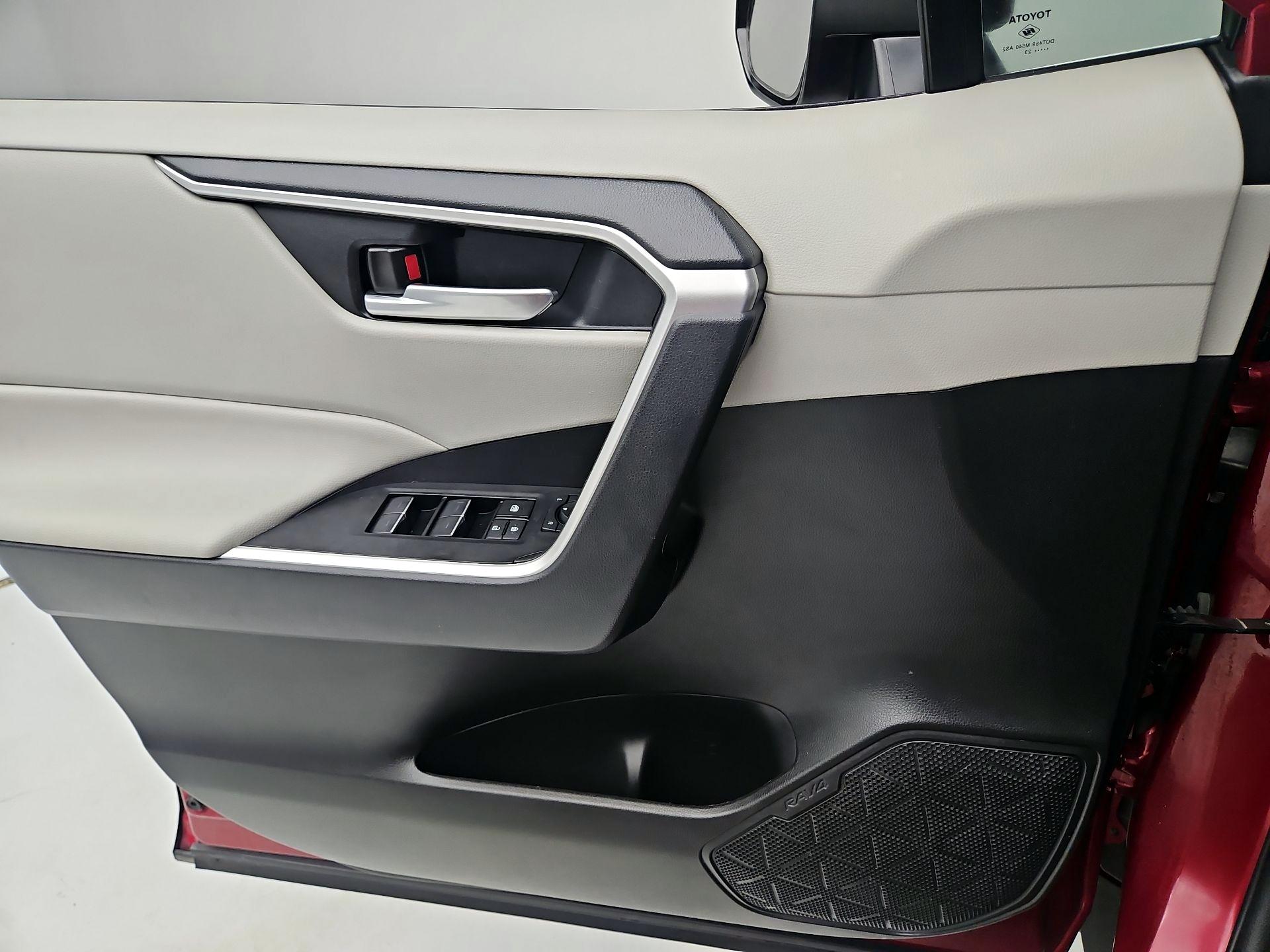 Thumbnail: 2023 Toyota RAV4 - 12