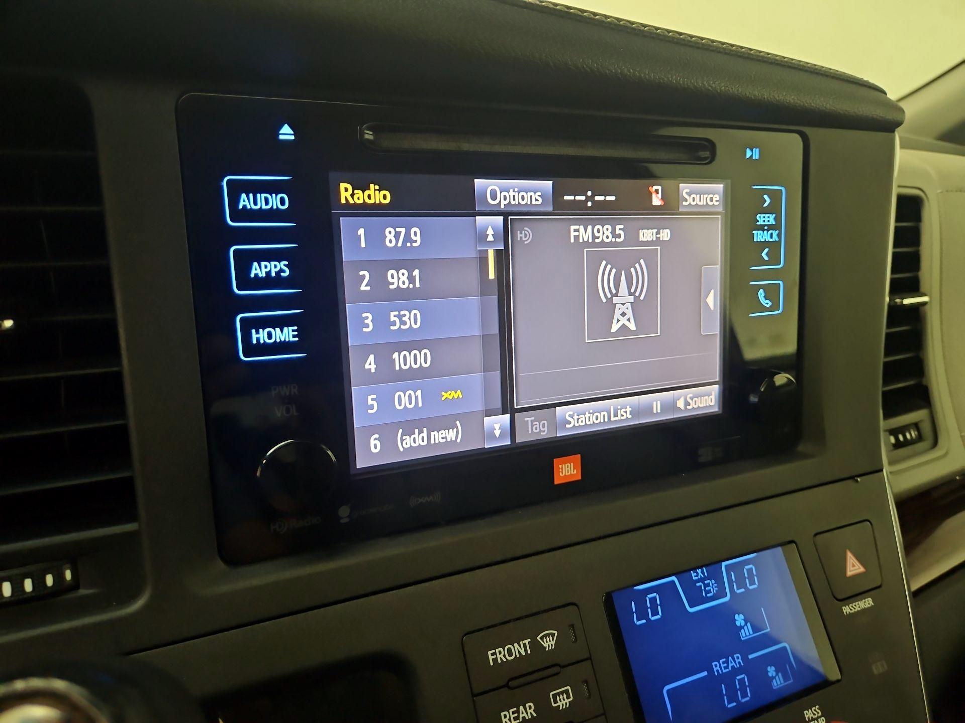 Thumbnail: 2016 Toyota Sienna - 16