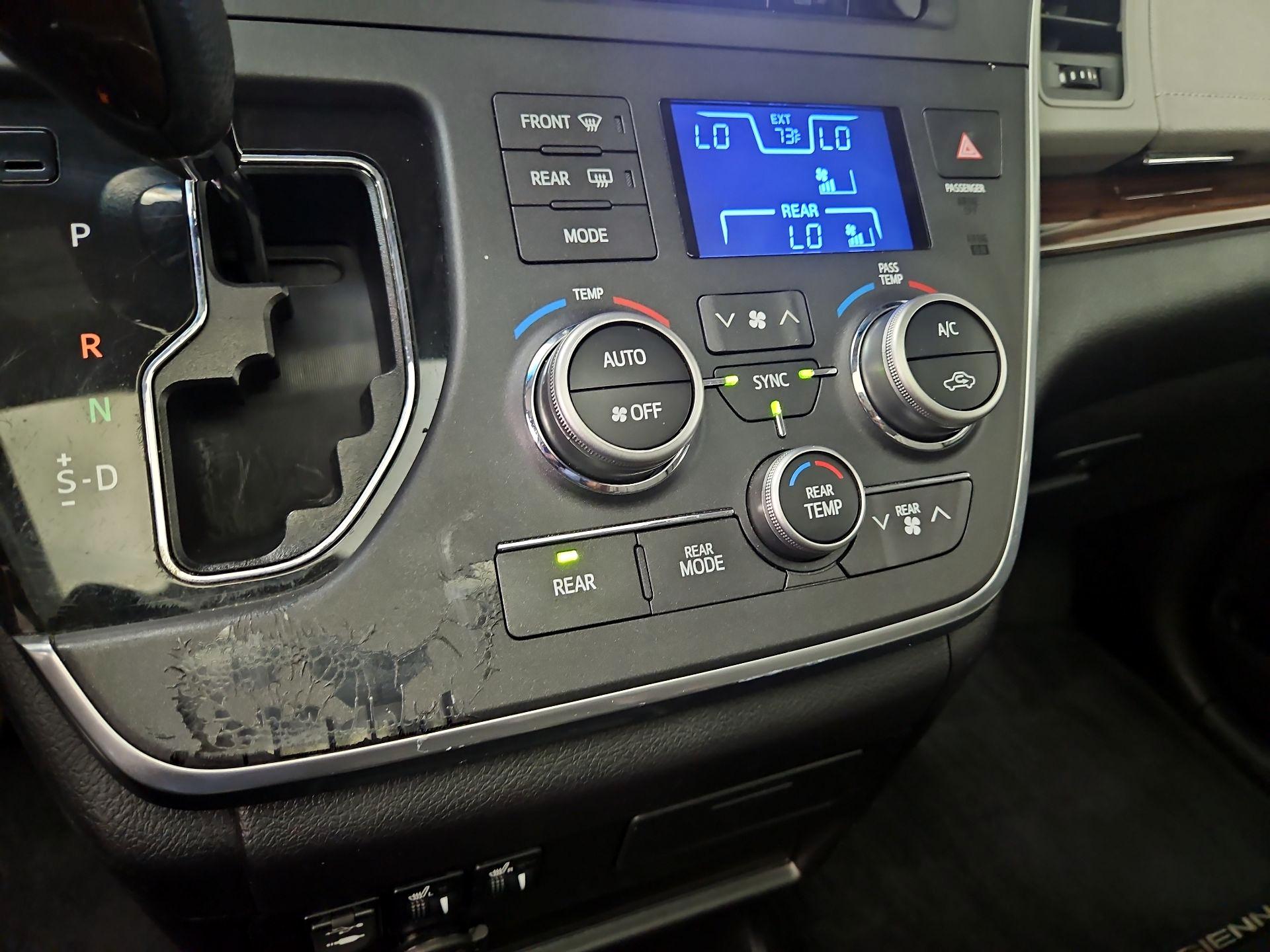 Thumbnail: 2016 Toyota Sienna - 17