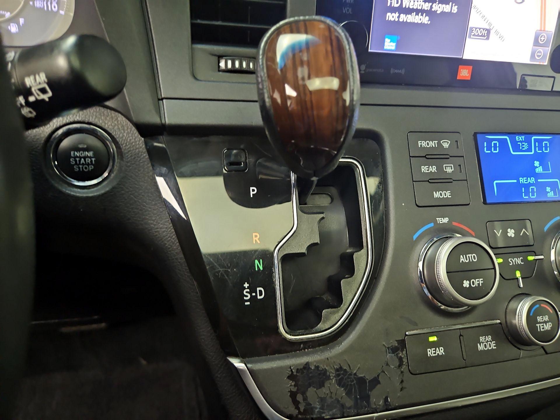 Thumbnail: 2016 Toyota Sienna - 18