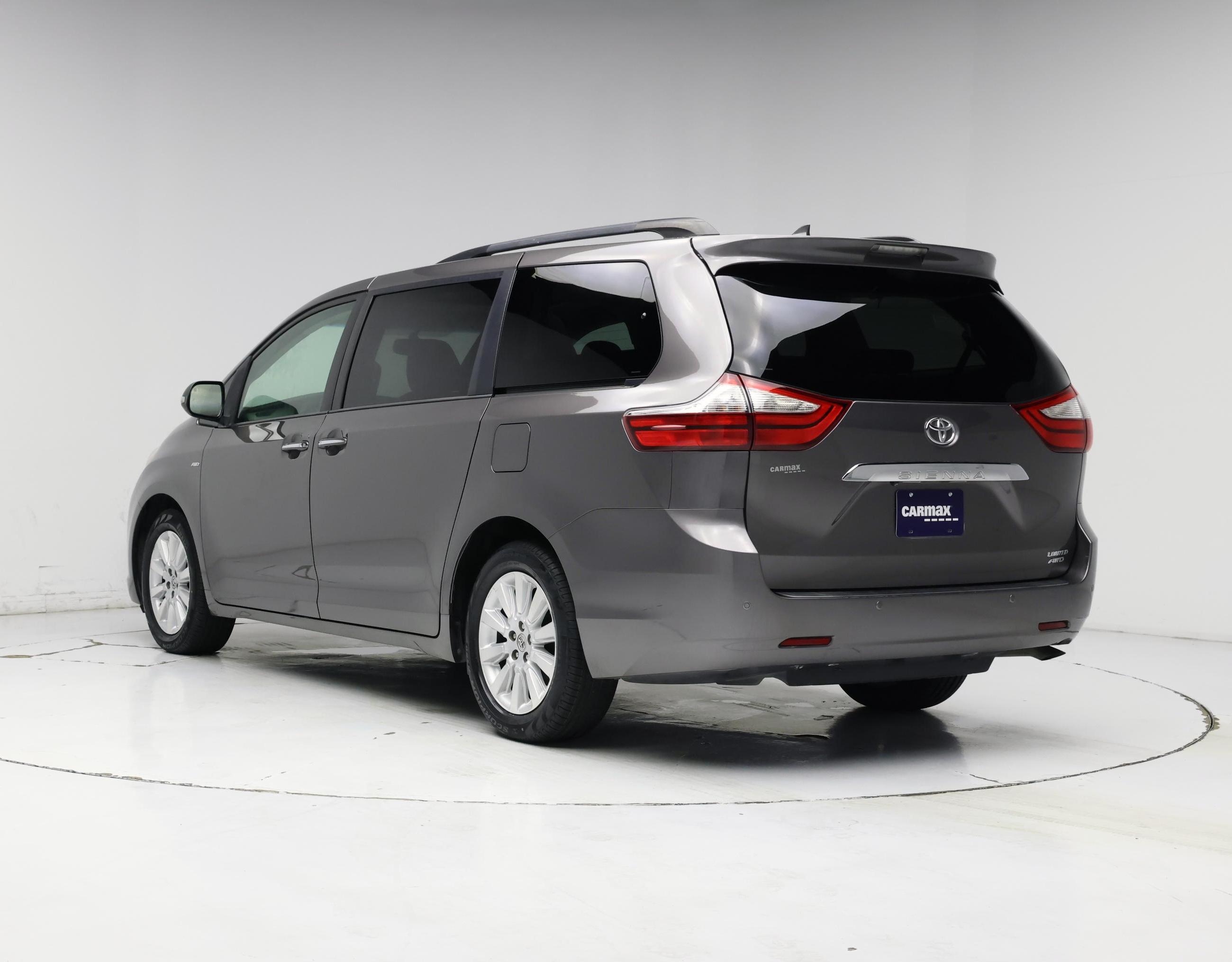 Thumbnail: 2016 Toyota Sienna - 2