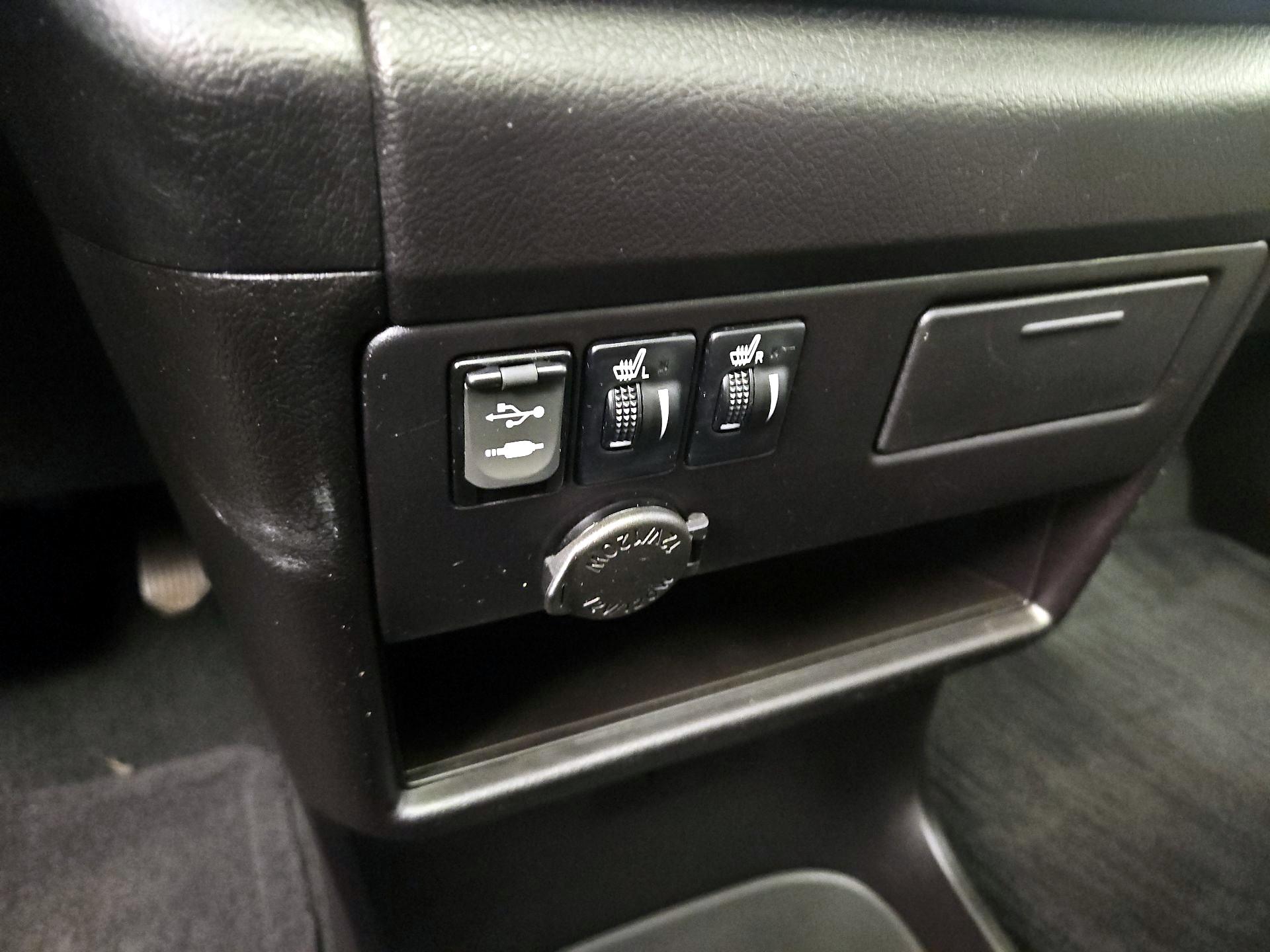 Thumbnail: 2016 Toyota Sienna - 19